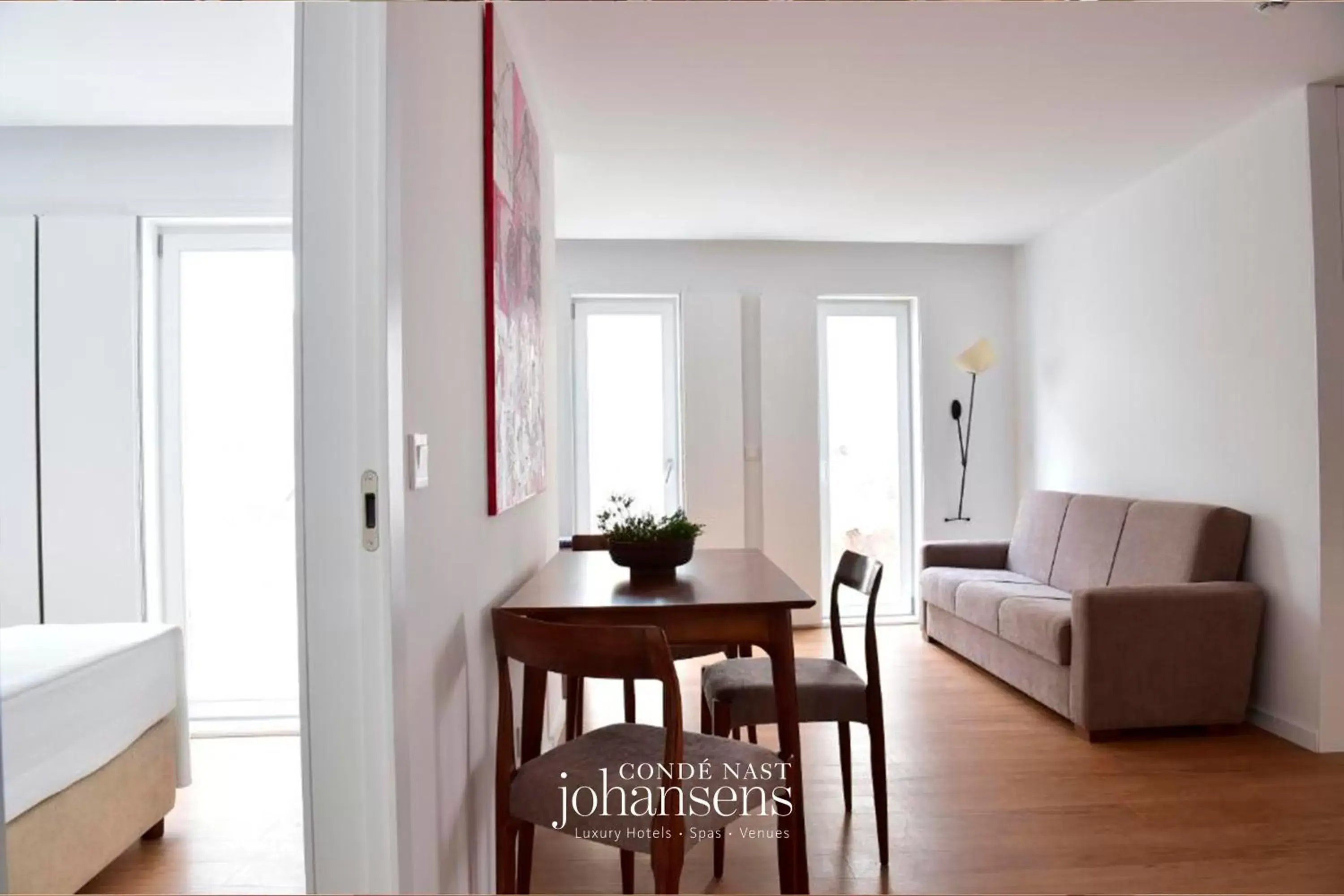 Living room, Dining Area in Casa Melo Alvim - by Unlock Hotels