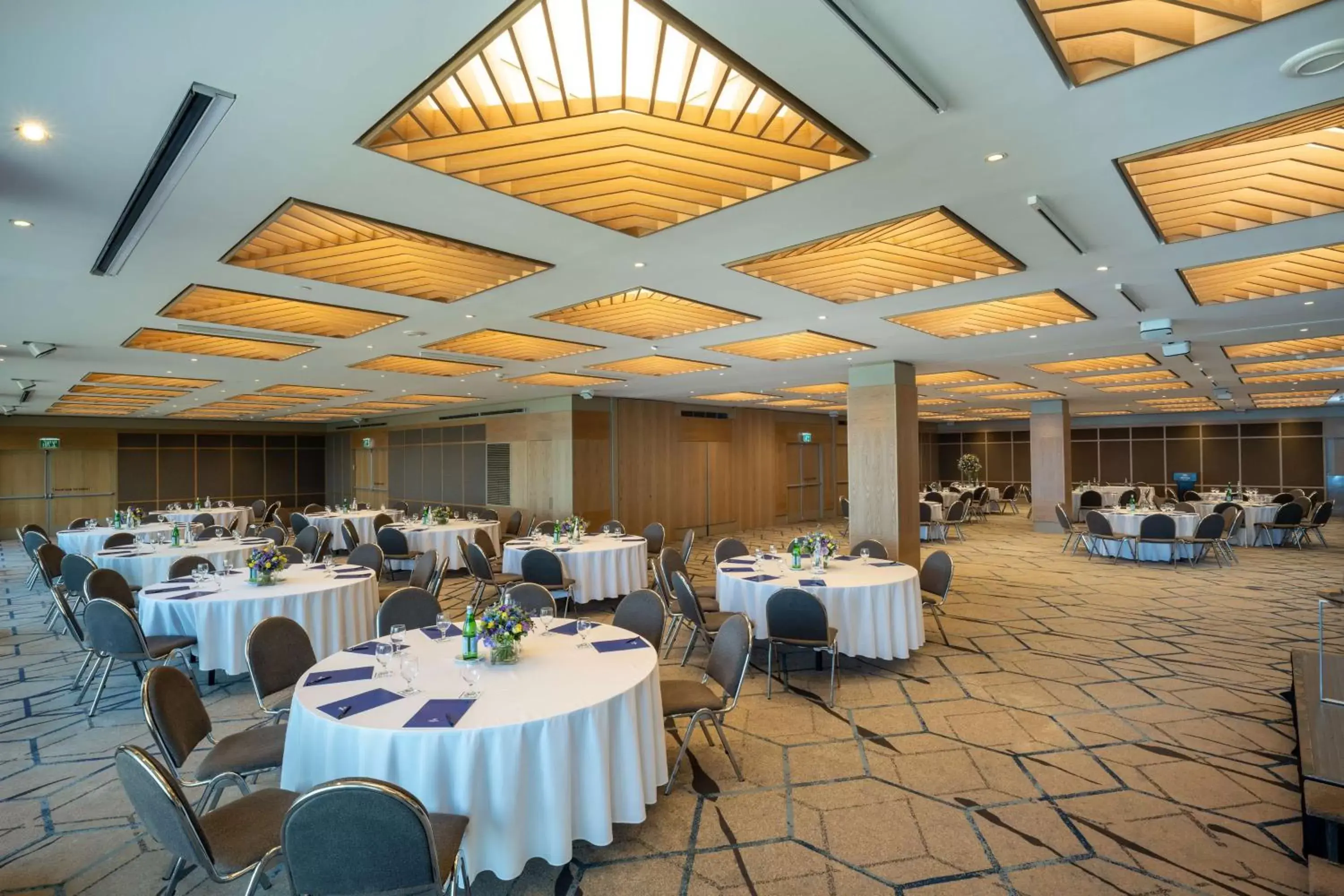 Meeting/conference room, Restaurant/Places to Eat in Hilton Tel Aviv Hotel
