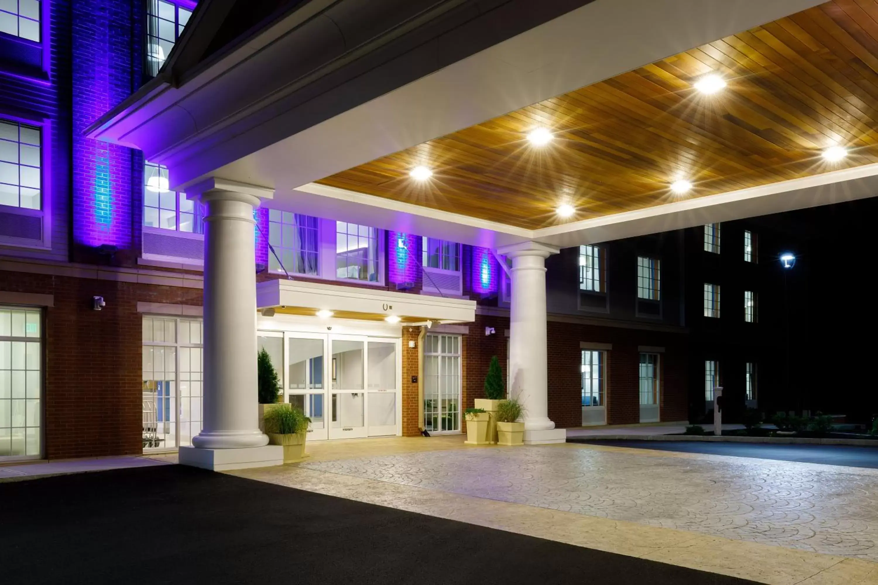 Property building in Holiday Inn Express & Suites - Sturbridge, an IHG Hotel