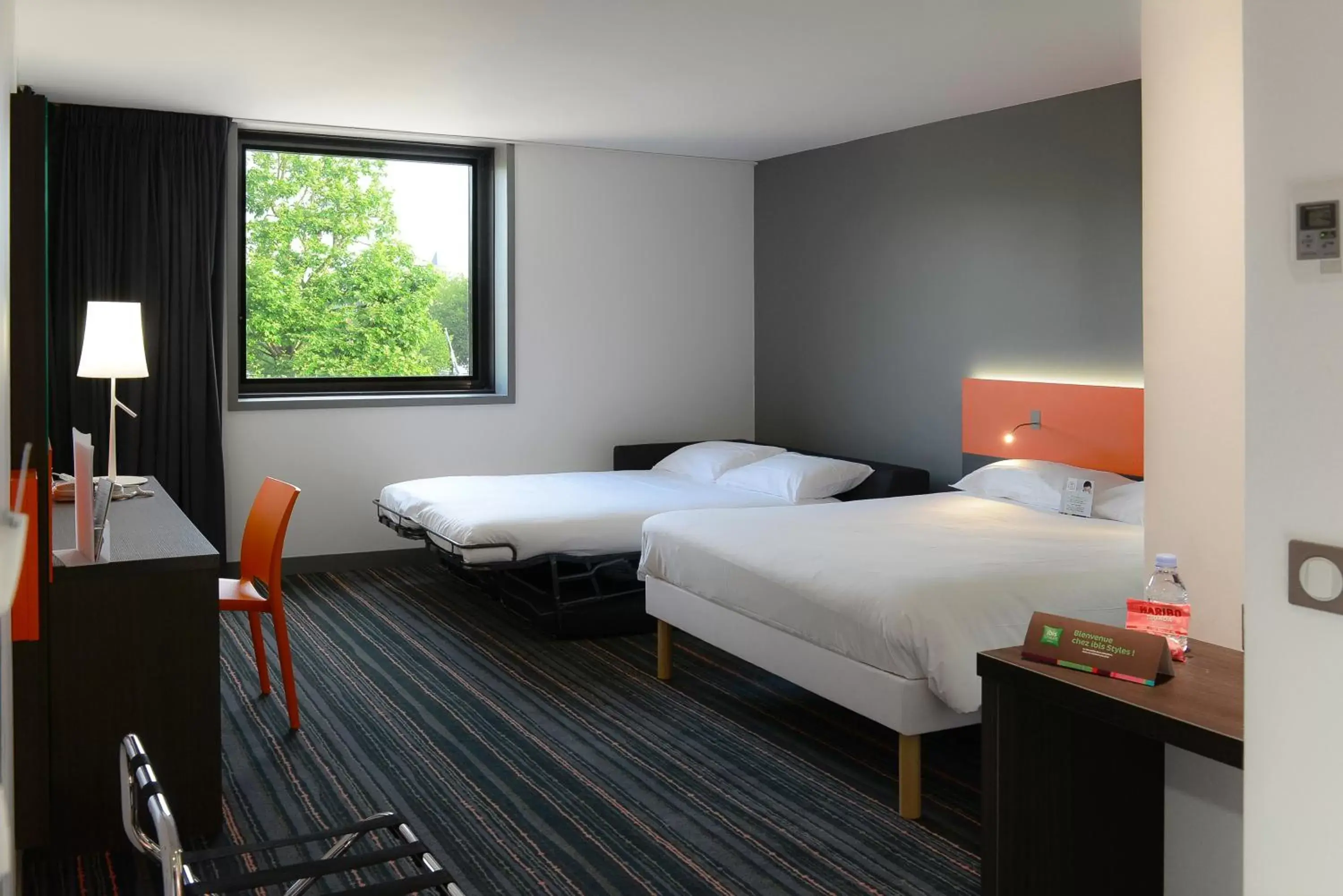 Photo of the whole room, Bed in ibis Styles Caen centre gare