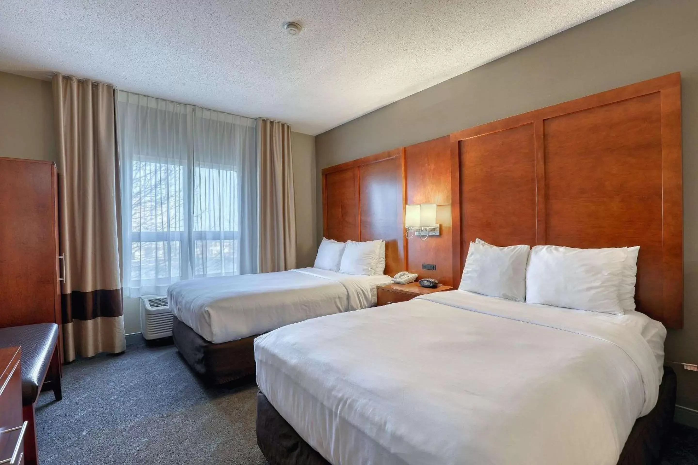 Bedroom, Bed in Comfort Suites Madison West