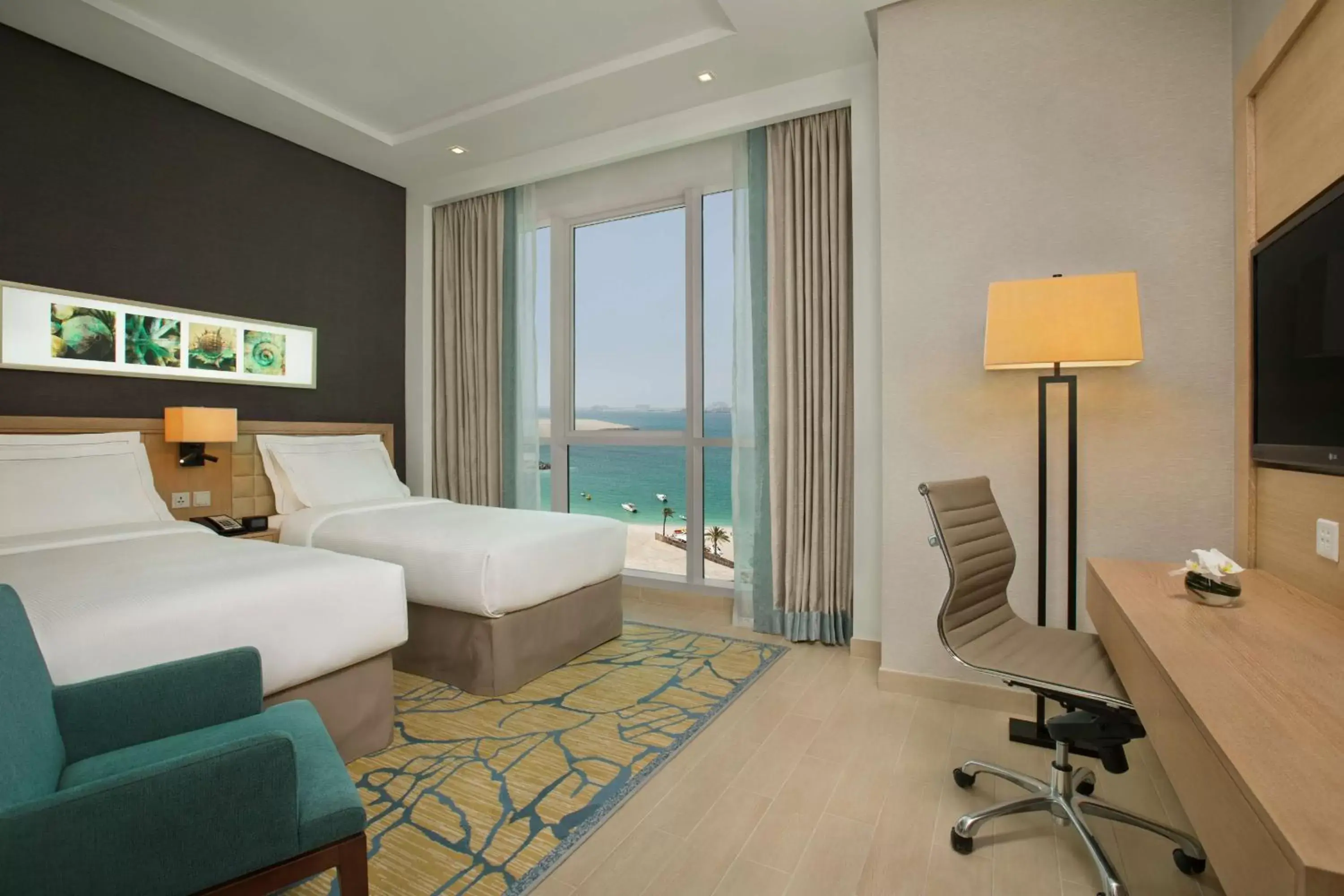 Bed in DoubleTree by Hilton Dubai Jumeirah Beach
