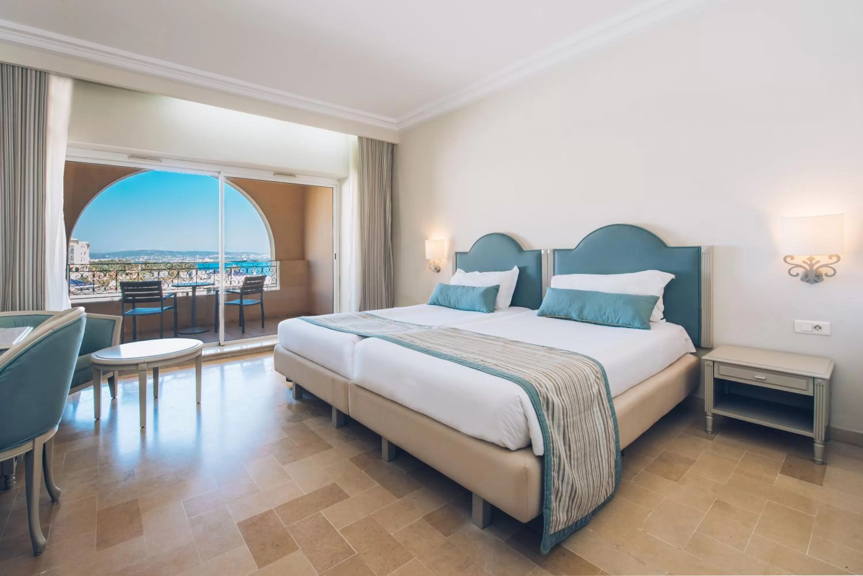 Bed in Iberostar Waves Averroes