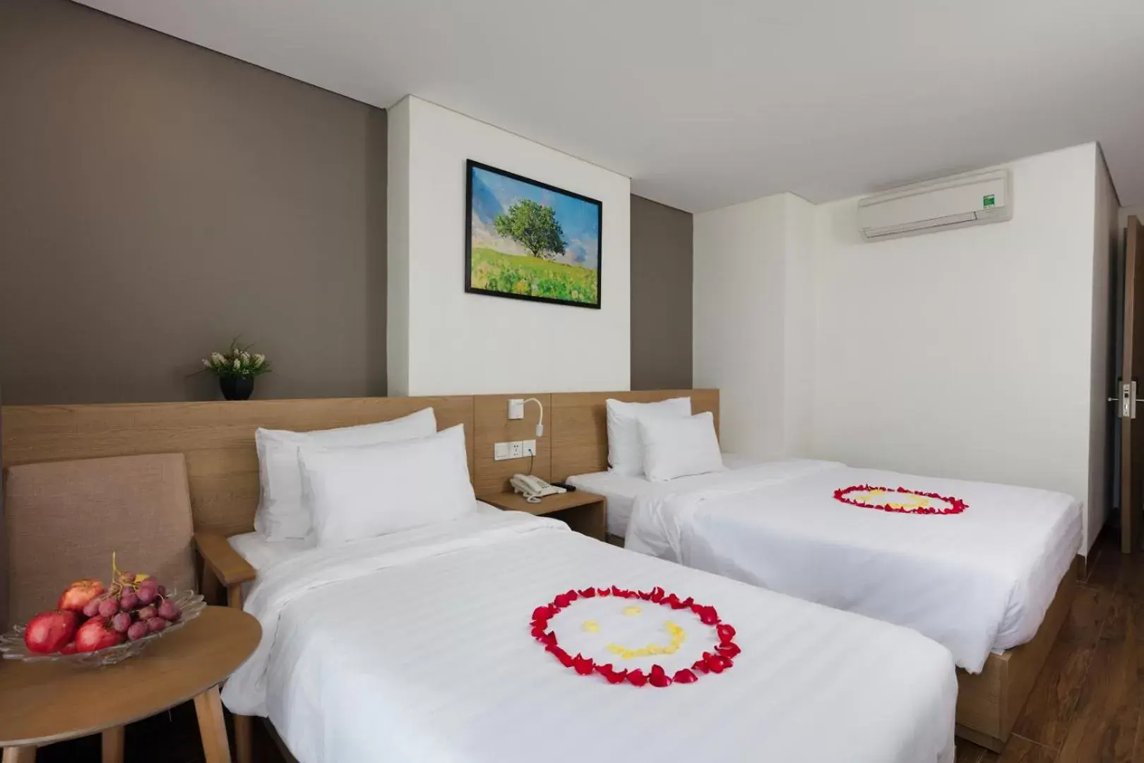 Double or Twin Room with City View in Smile Hotel Nha Trang Double or Twin Room with City View in Smile Hotel Nha Trang