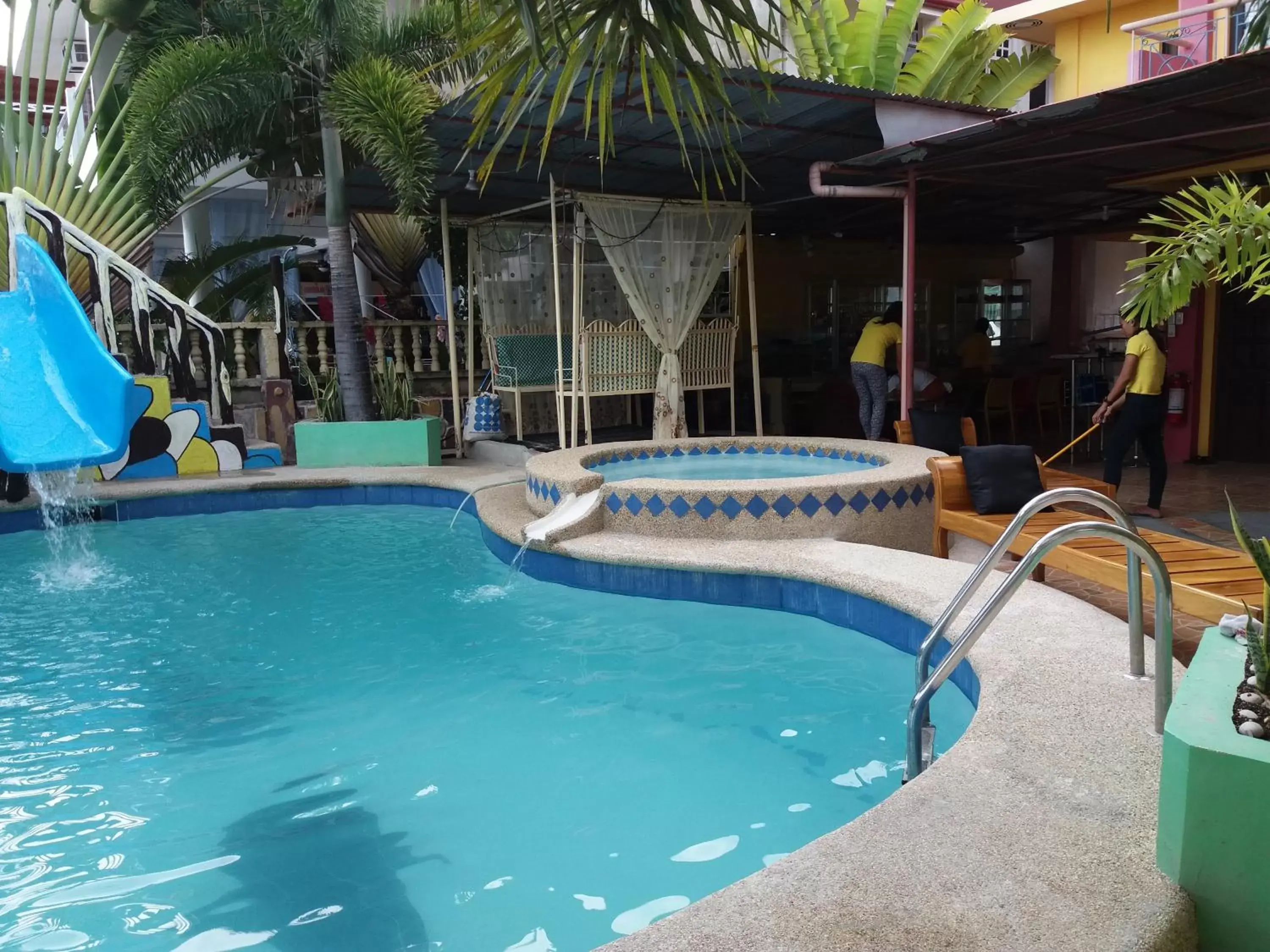 Swimming Pool in Sascha's Resort Oslob