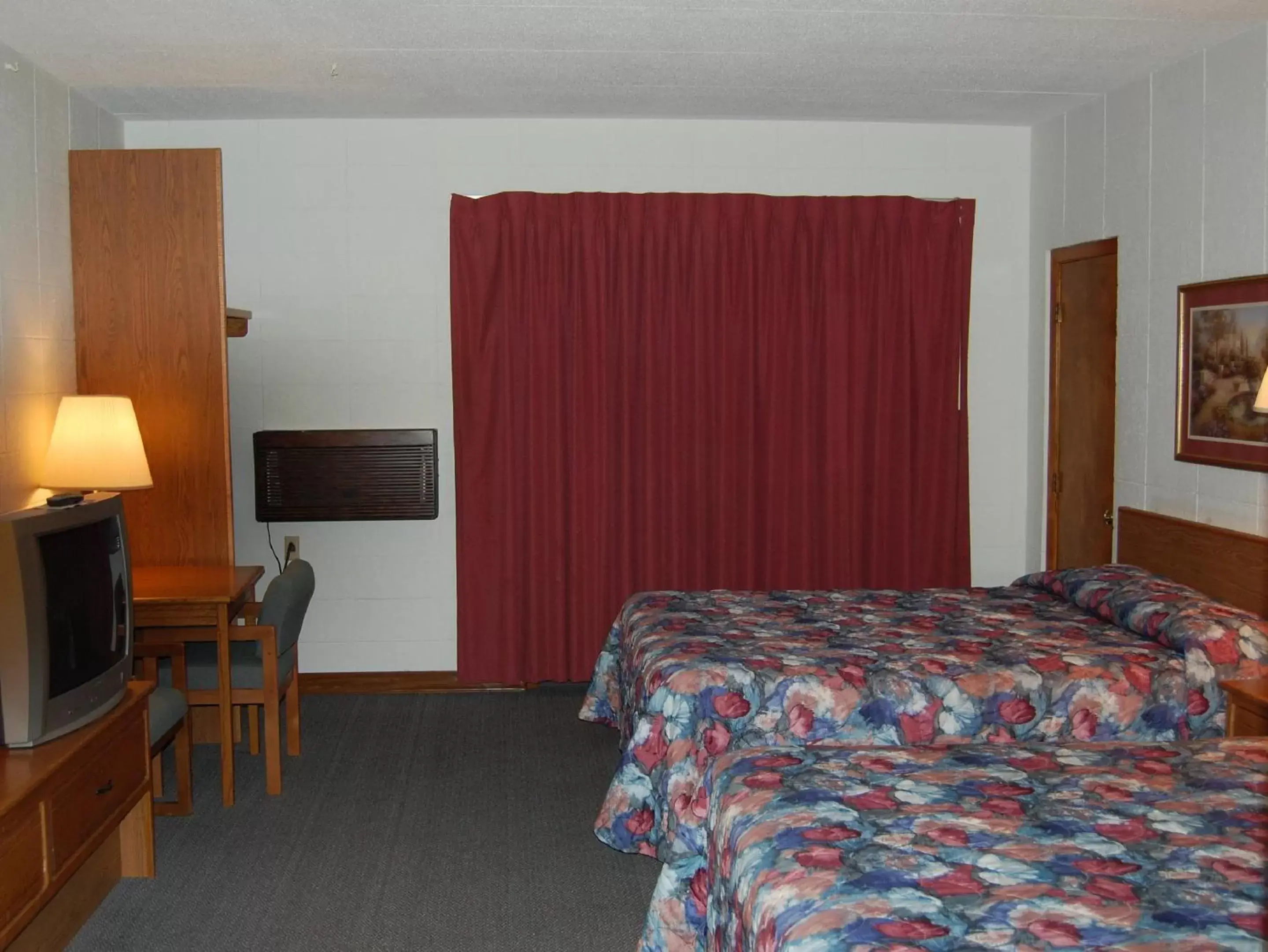 Bedroom, Bed in Wrangler Inn Mobridge