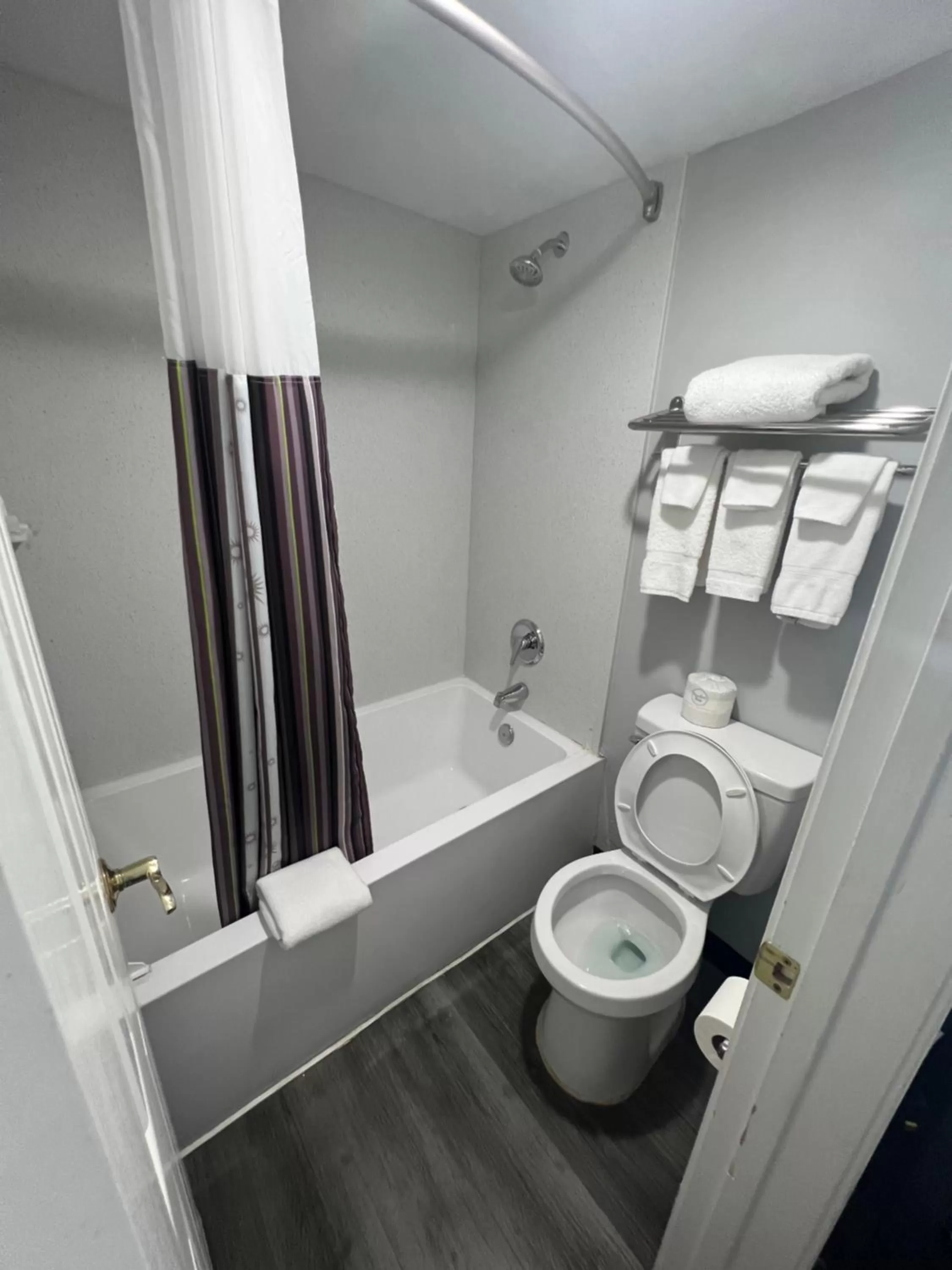 Toilet in La Quinta Inn by Wyndham Amarillo Mid-City