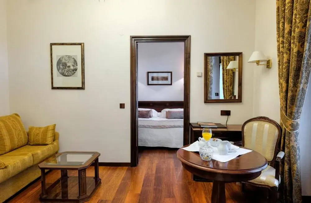 Dining Area in Palacio Arias