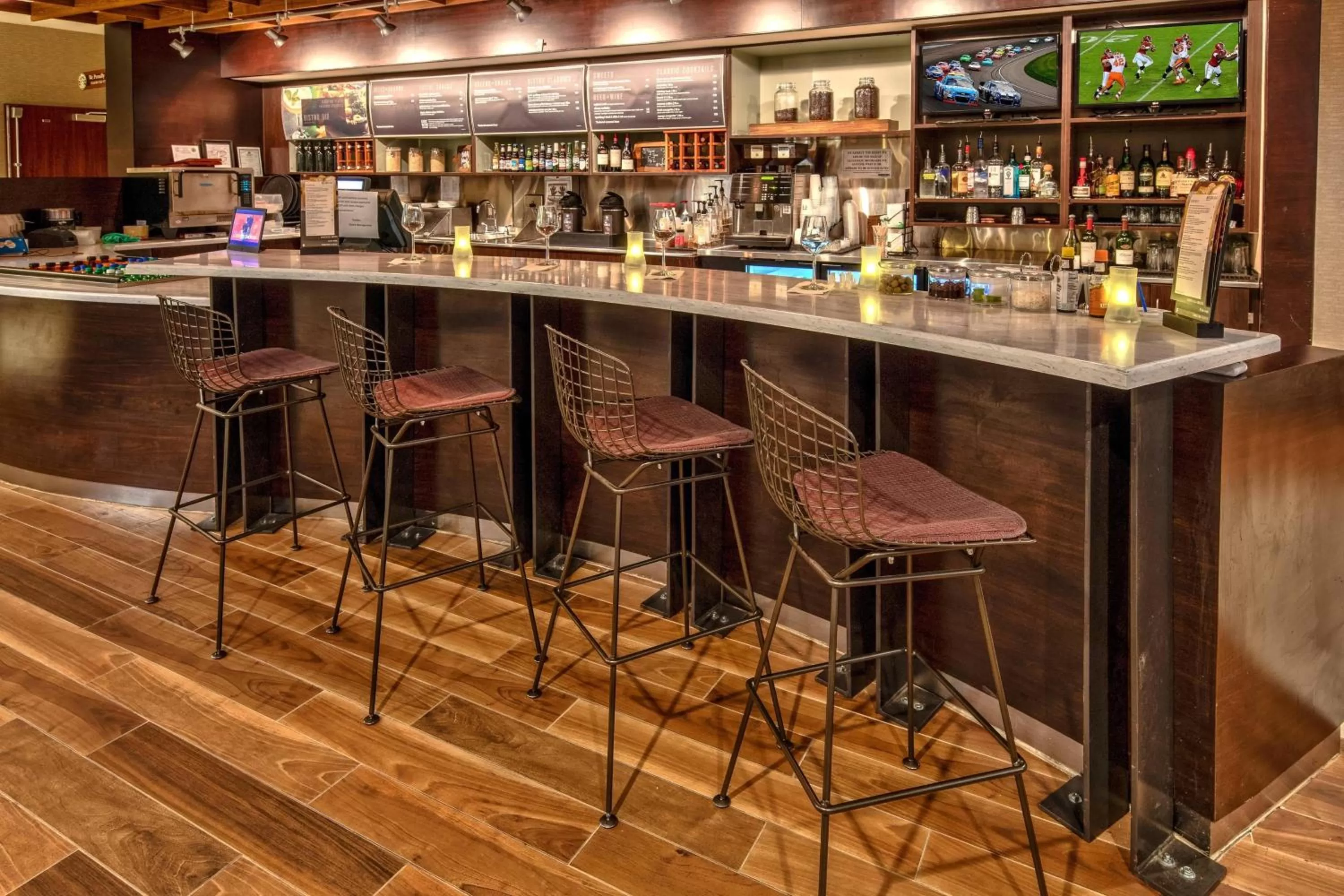 Lounge or bar in Courtyard by Marriott Troy