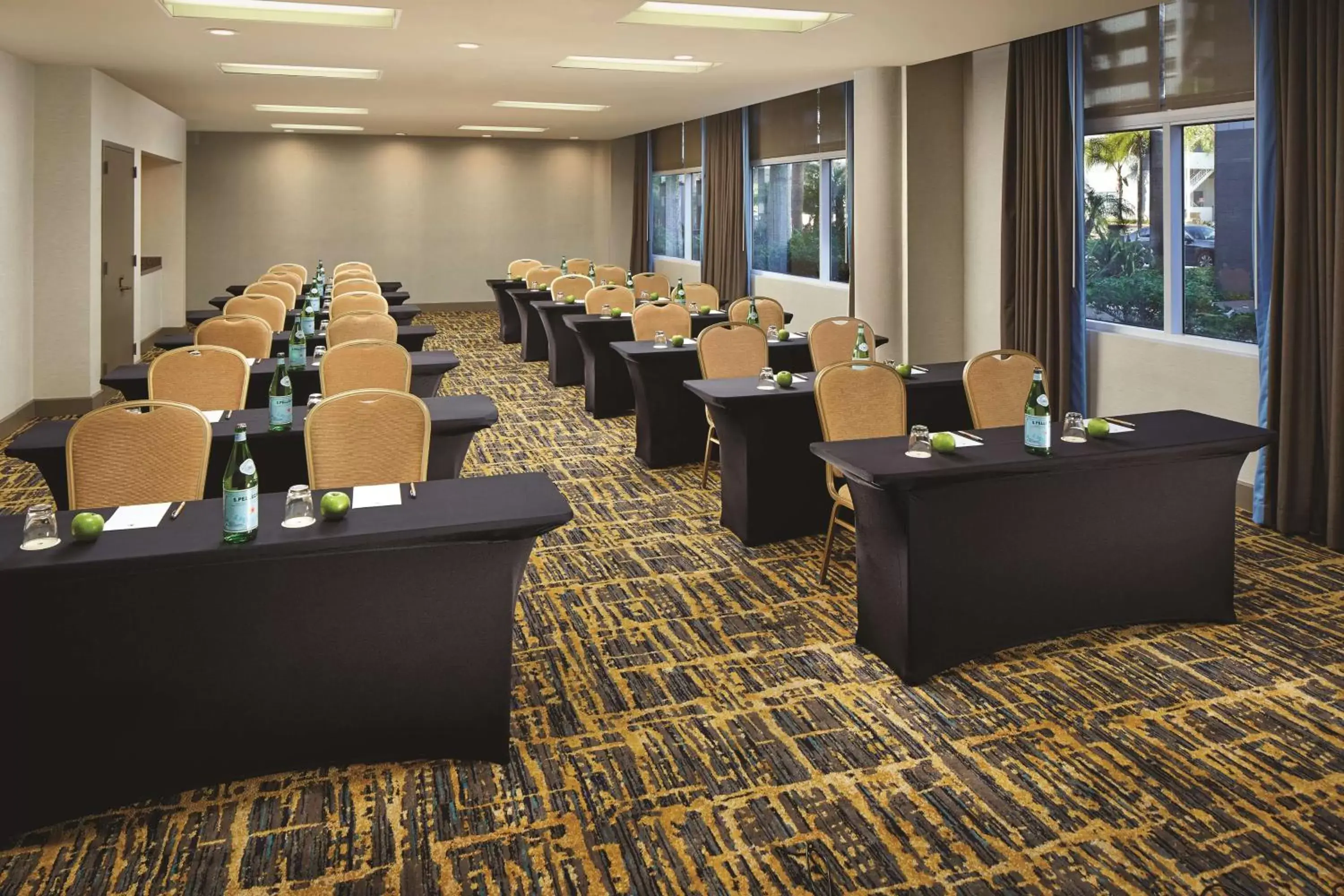 Meeting/conference room in DoubleTree by Hilton LAX - El Segundo