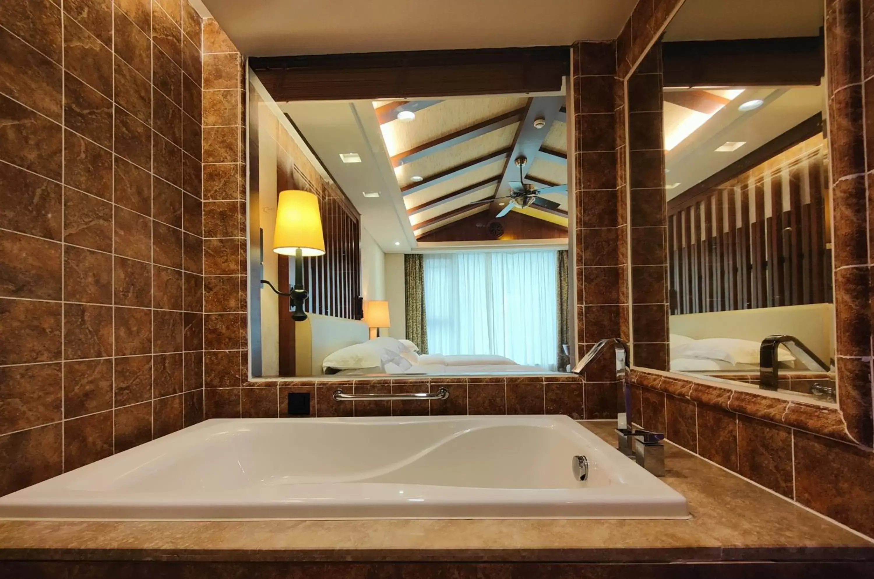 Bath, Bathroom in Hilton Sanqingshan Resort