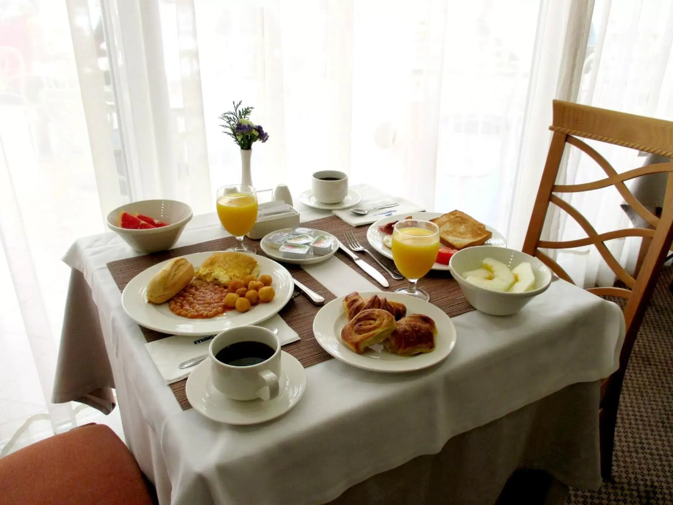 Breakfast in Mac Puerto Marina Benalmádena