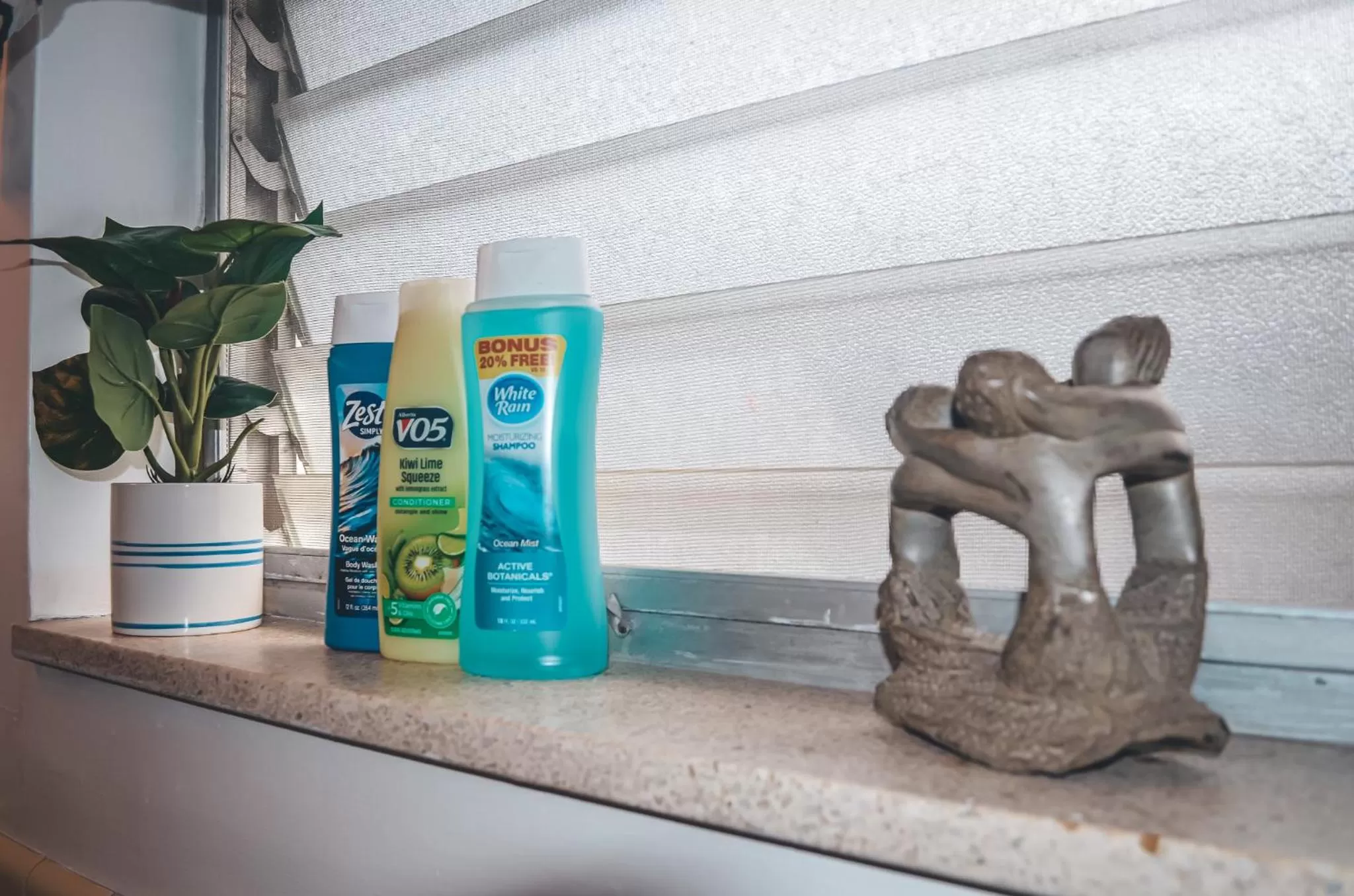 Bathroom in Hollywood Light Haven Lodge