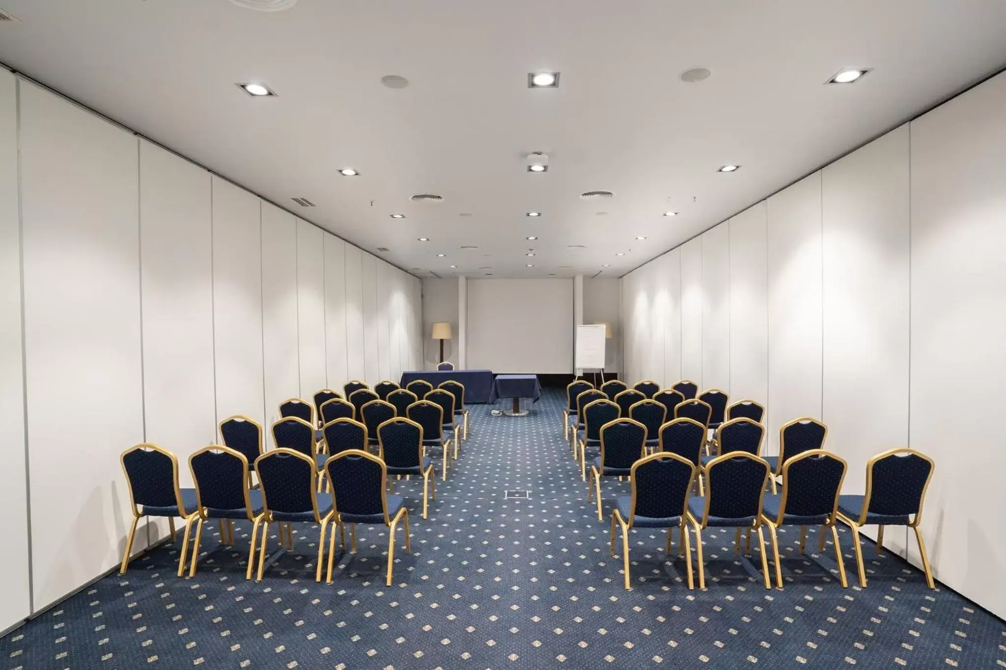 Meeting/conference room in Holiday Inn Porto Gaia, an IHG Hotel