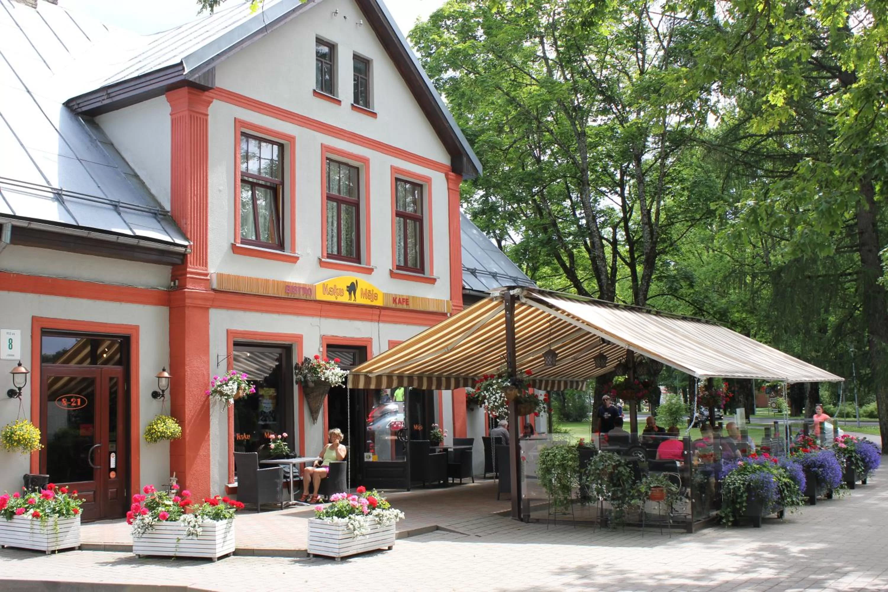Restaurant/places to eat in City Center Kaķis B&B