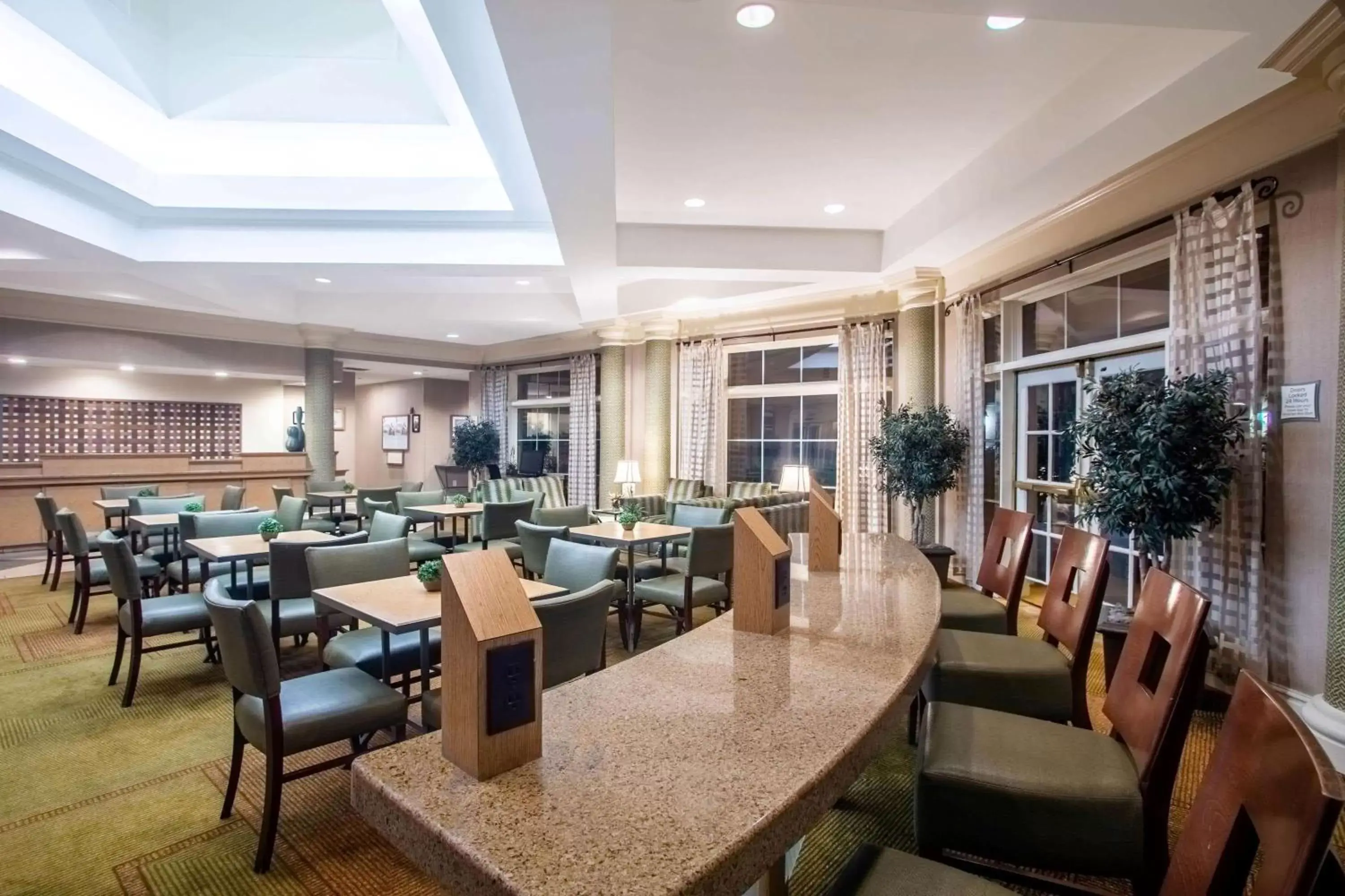 Lobby or reception, Restaurant/Places to Eat in La Quinta by Wyndham Charlotte Airport South