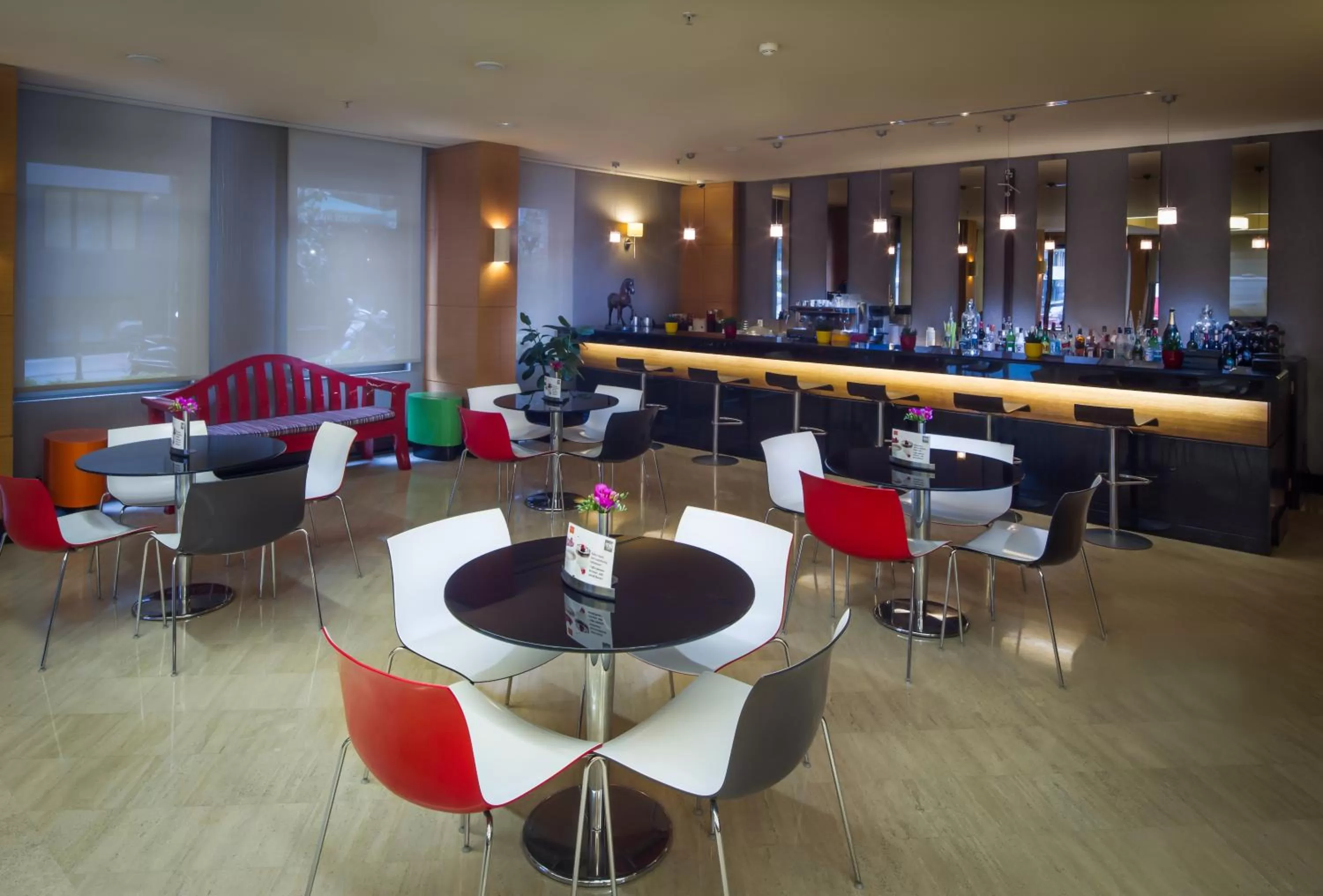 Restaurant/places to eat in Midtown Hotel