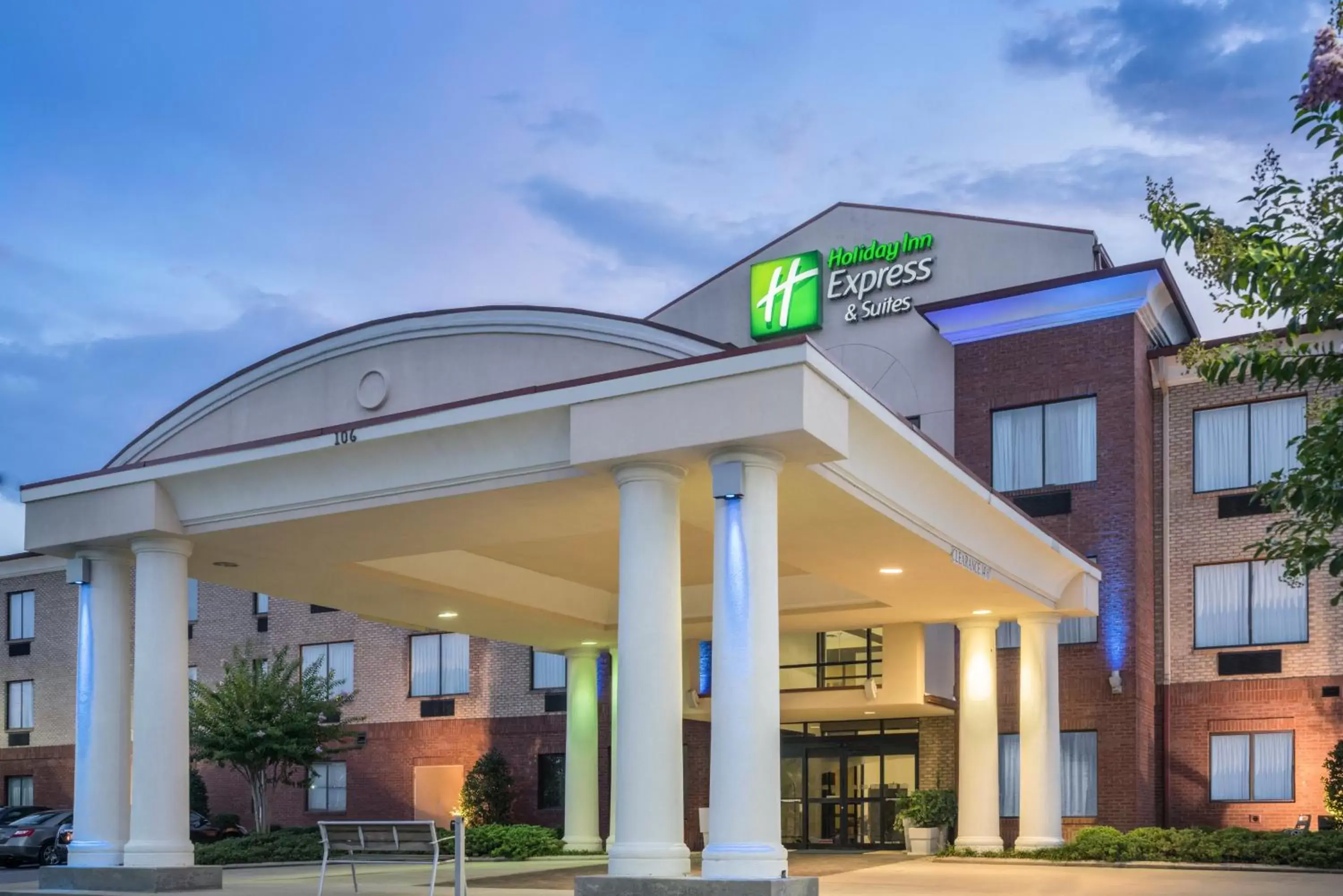 Property Building in Holiday Inn Express Hotel & Suites- Gadsden, an IHG Hotel