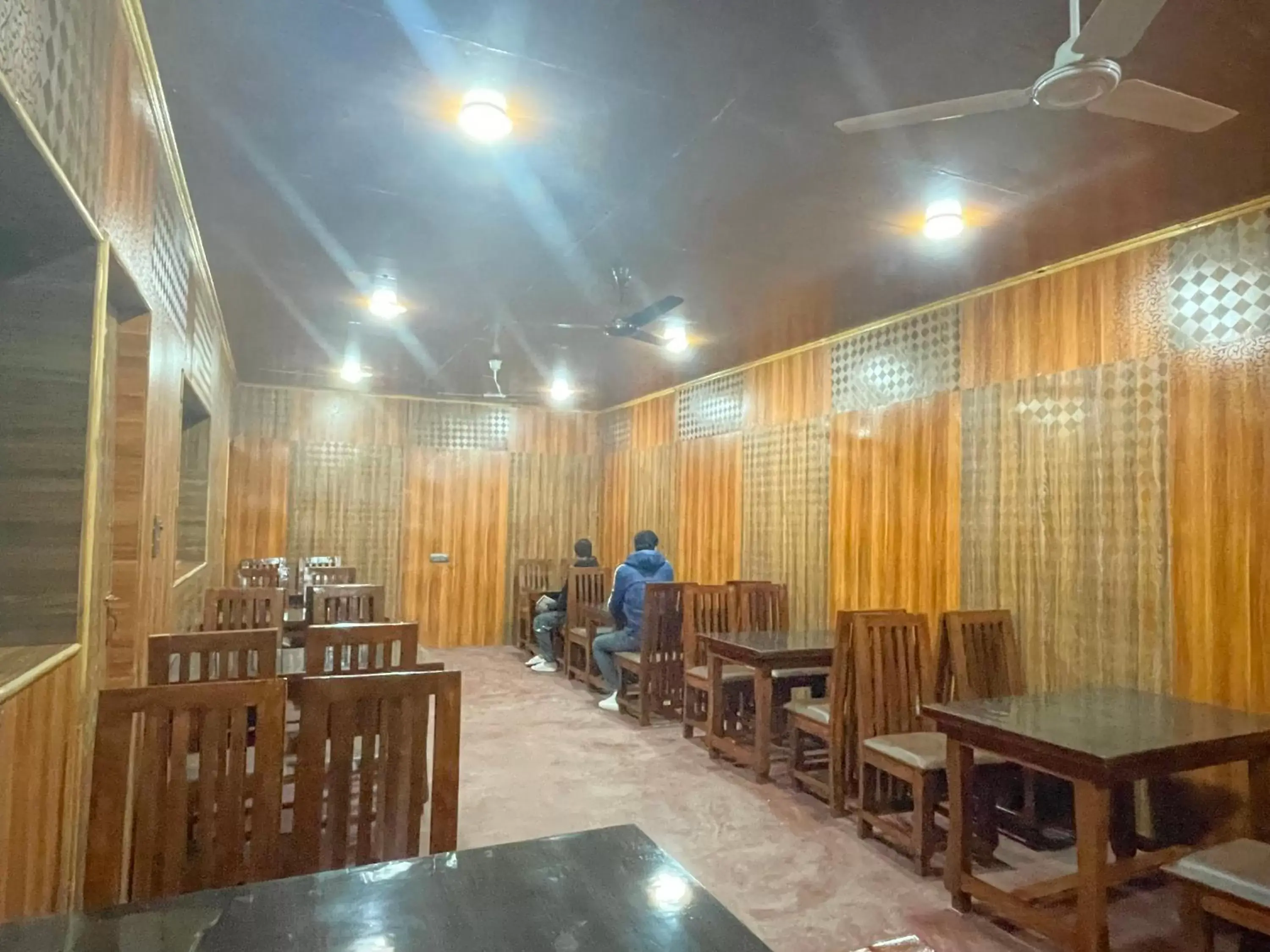 Restaurant/Places to Eat in hotel new sahil