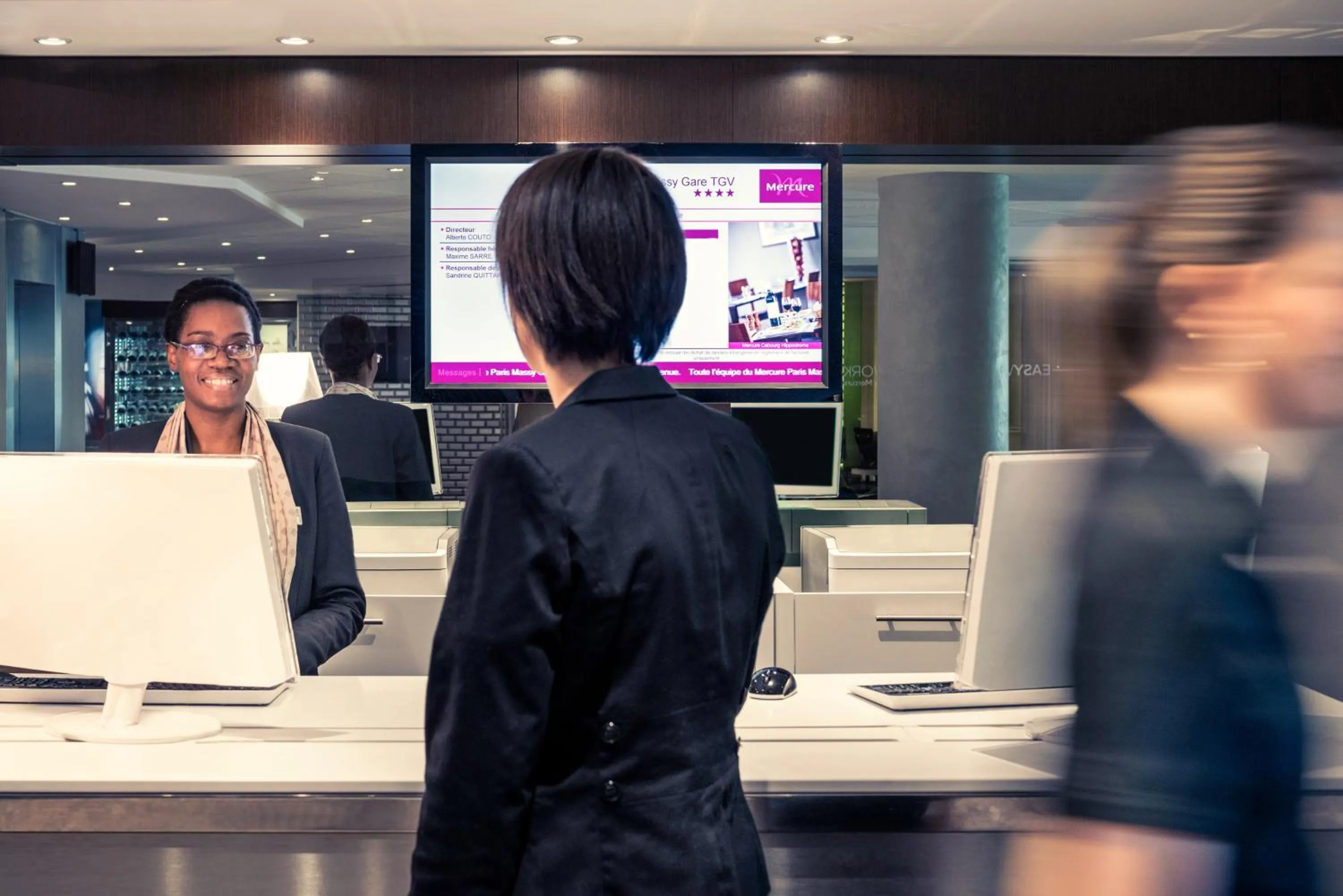 Lobby or reception in Mercure Paris Massy Gare TGV
