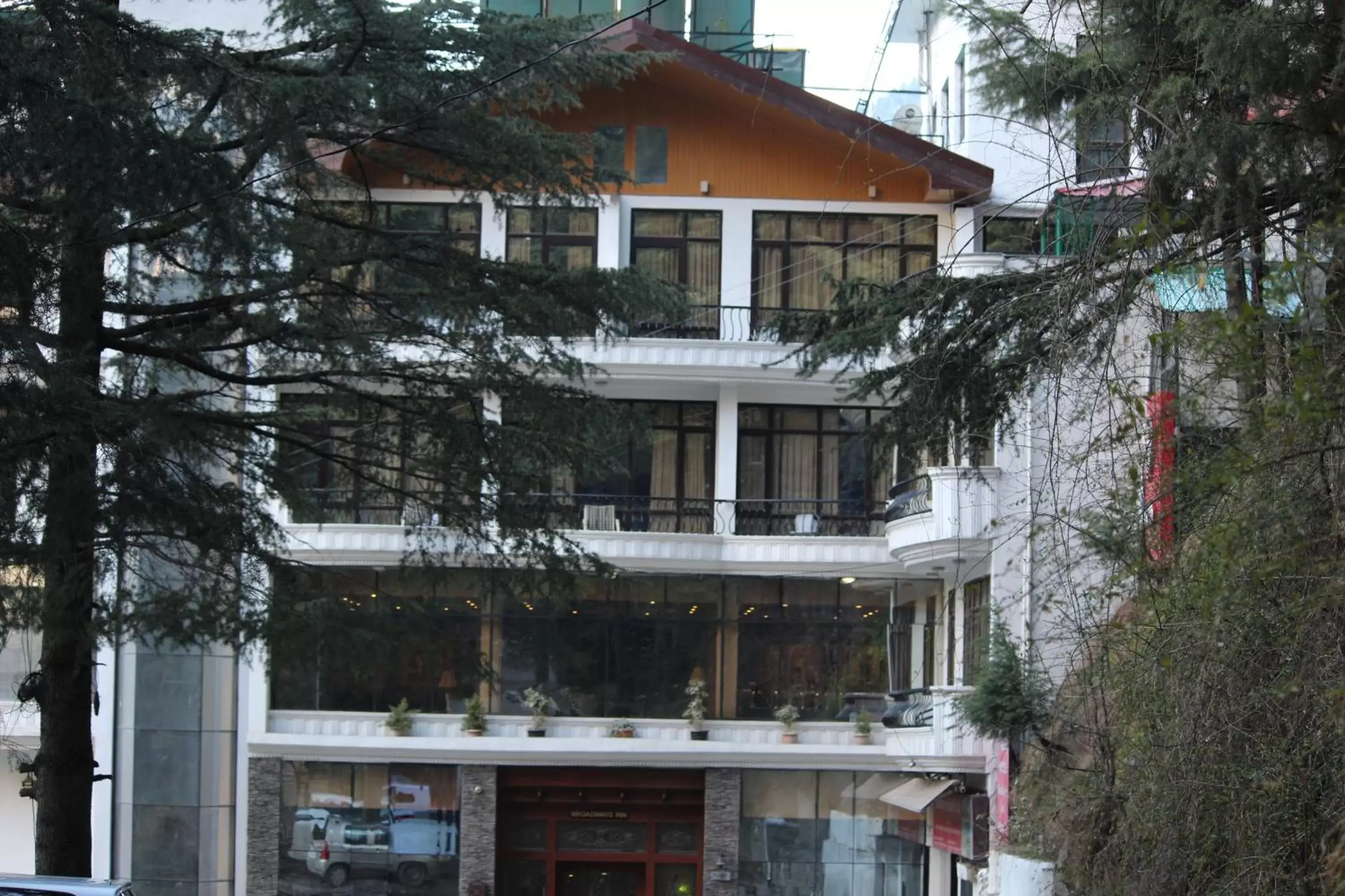 Property building in Hotel Broadways Inn Property building in Hotel Broadways Inn