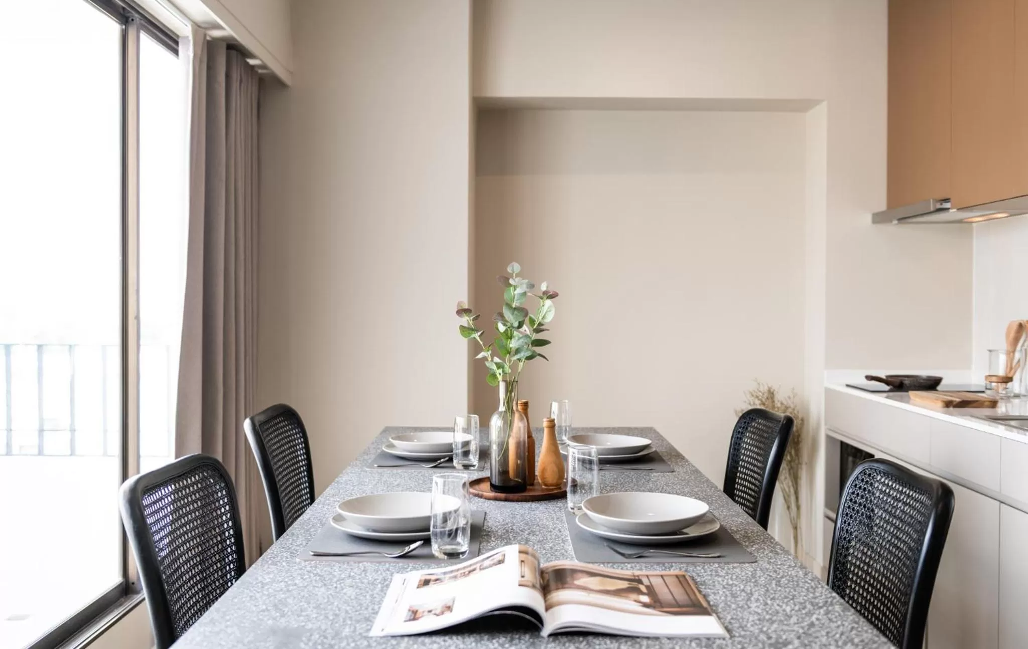 Kitchen or kitchenette, Dining Area in GLOW Sukhumvit 71