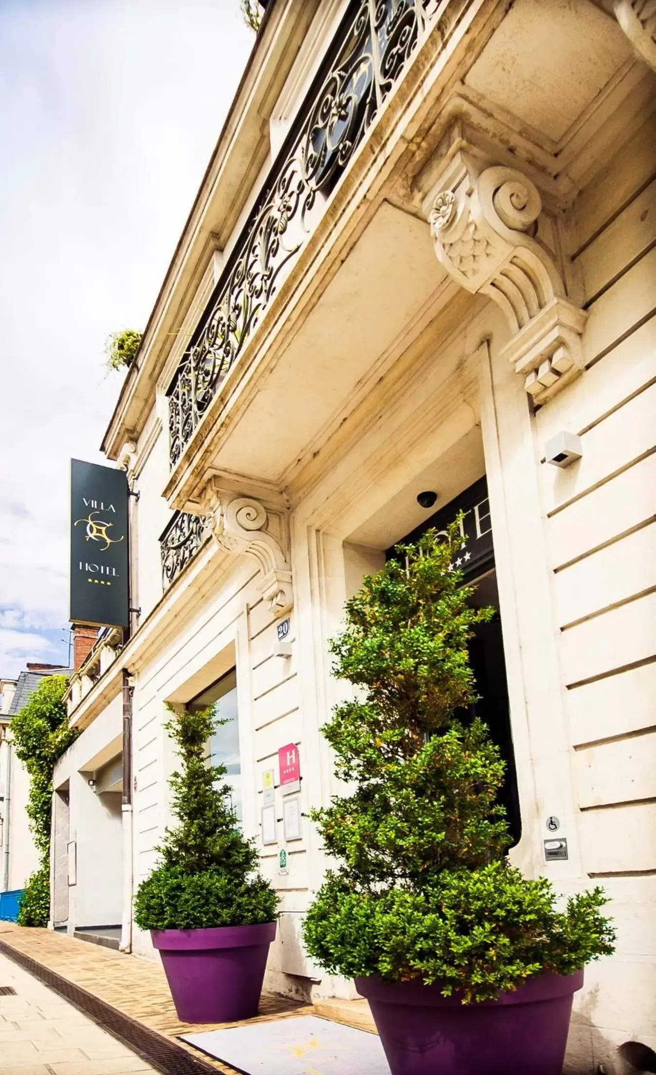 Facade/entrance in Logis Villa C Hôtel