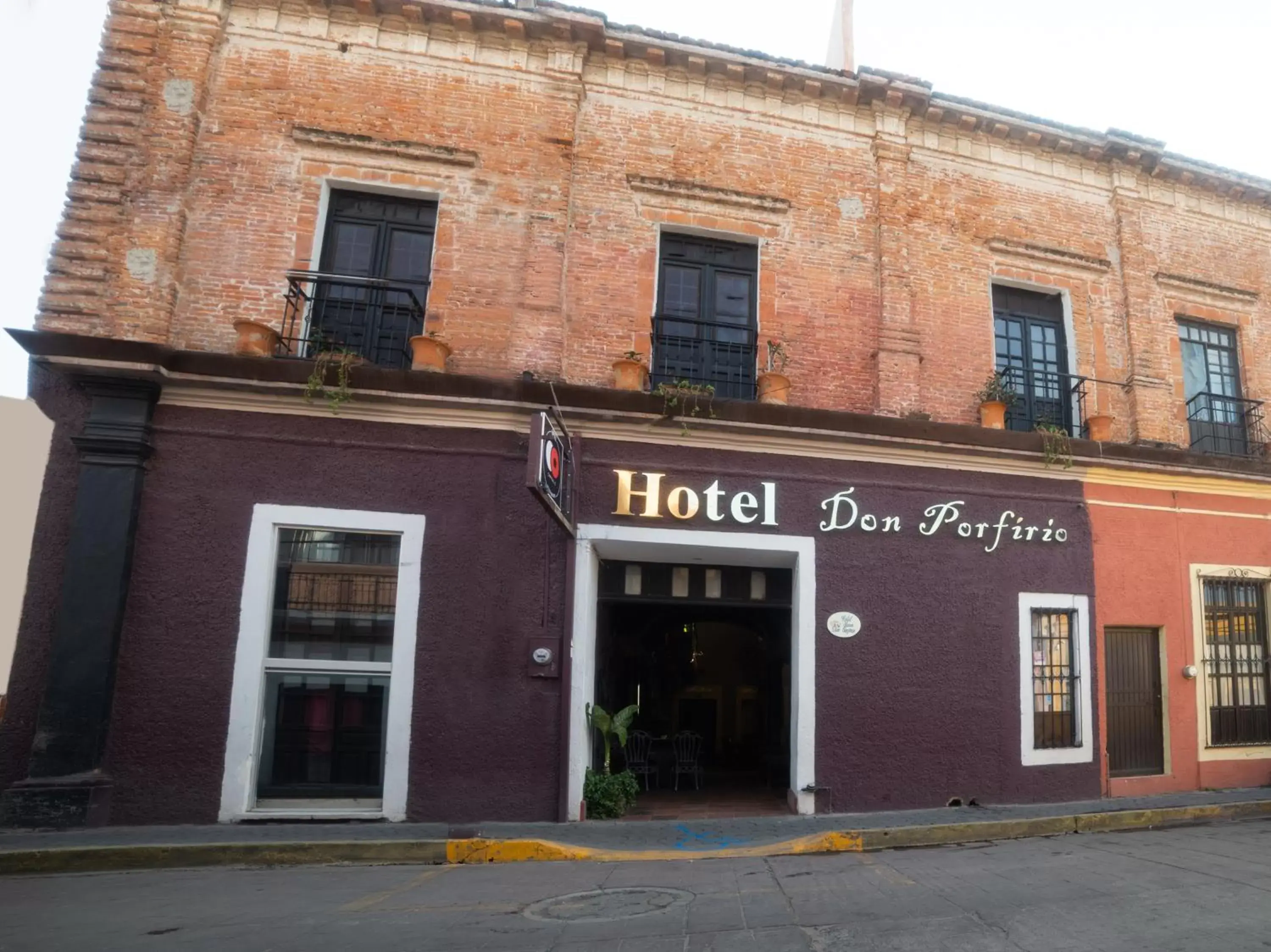 Facade/entrance, Property Building in Hotel Boutique Don Porfirio