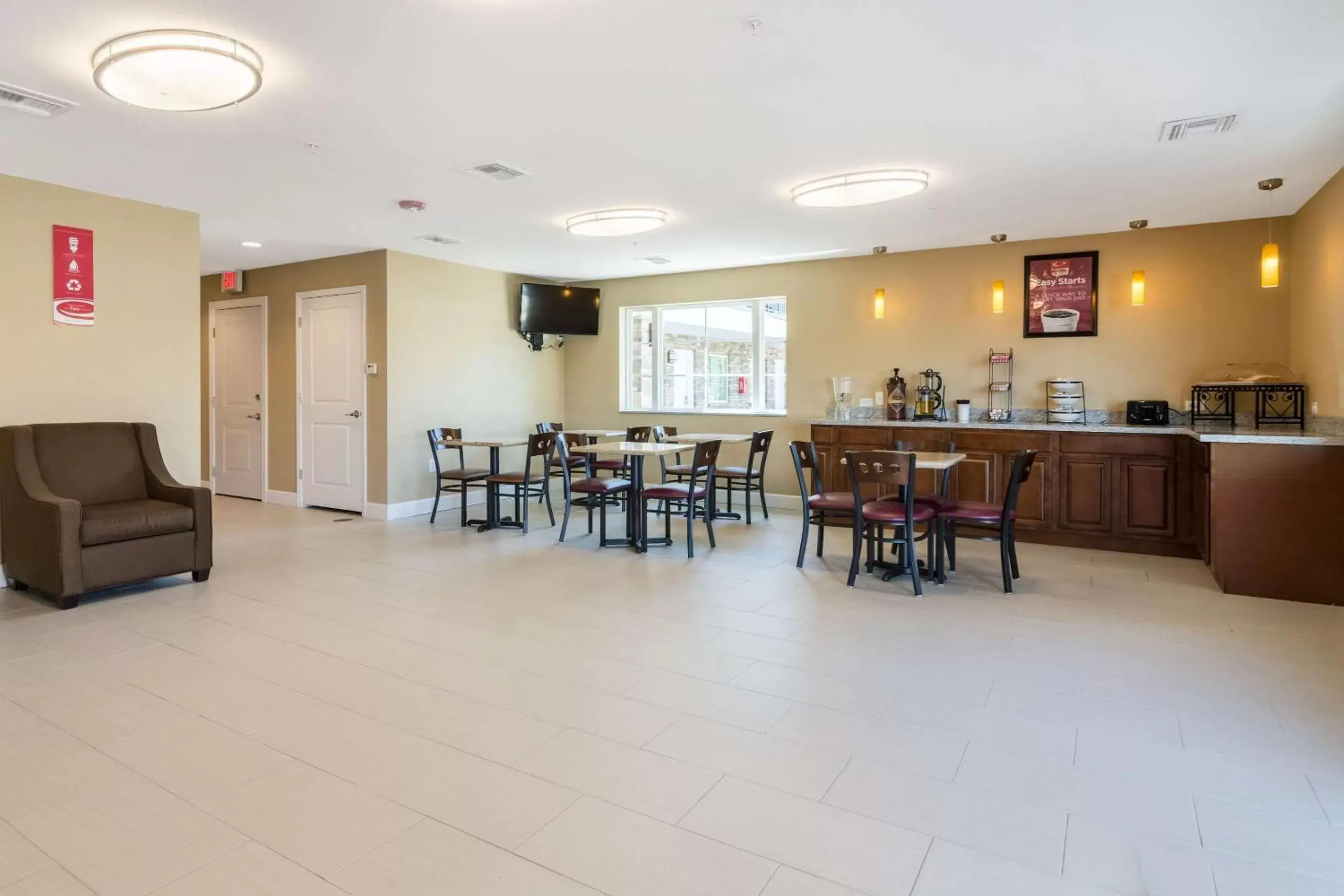 Lobby or reception, Restaurant/Places to Eat in Econo Lodge Inn & Suites North Little Rock