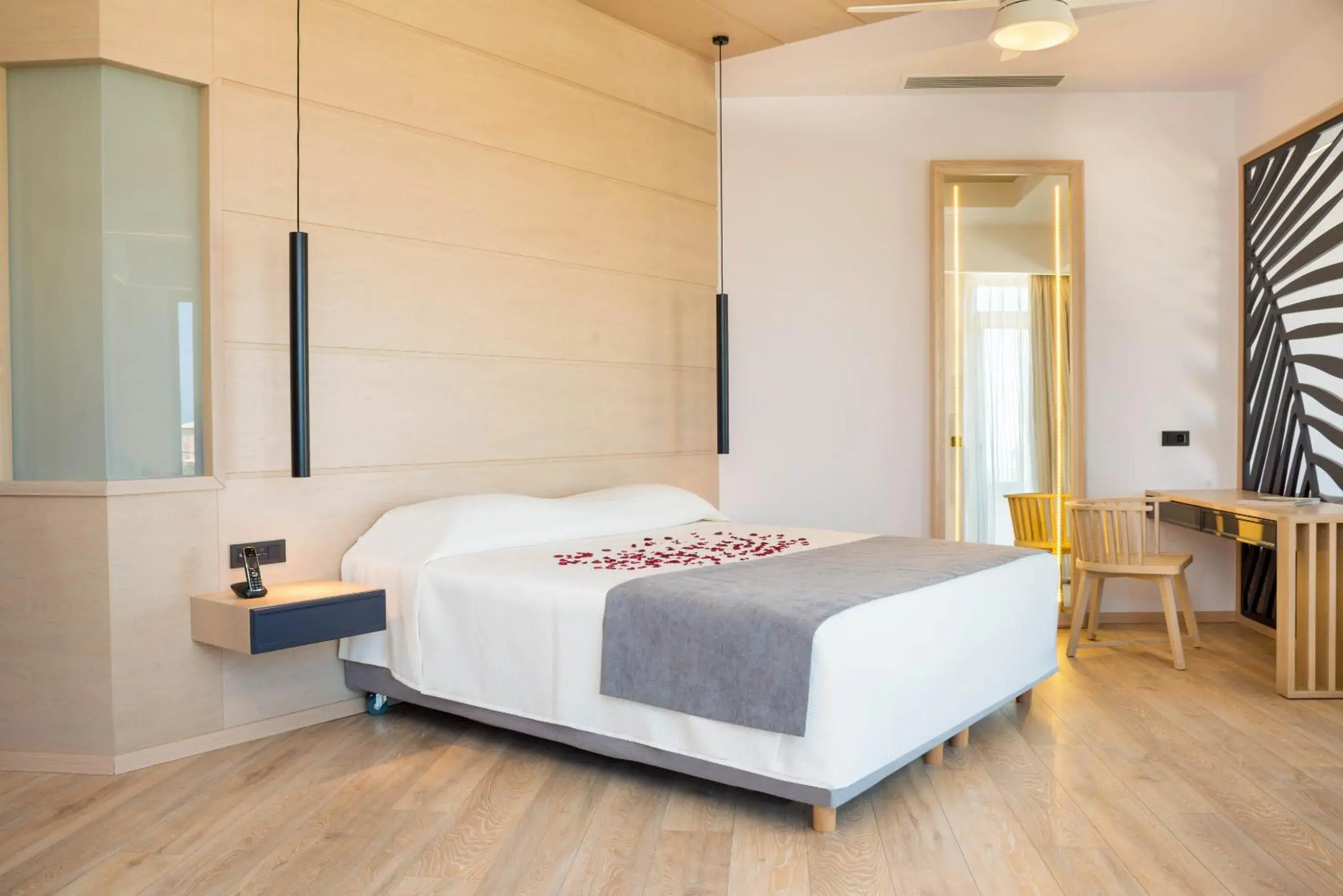 Bedroom, Bed in Oscar Suites & Village