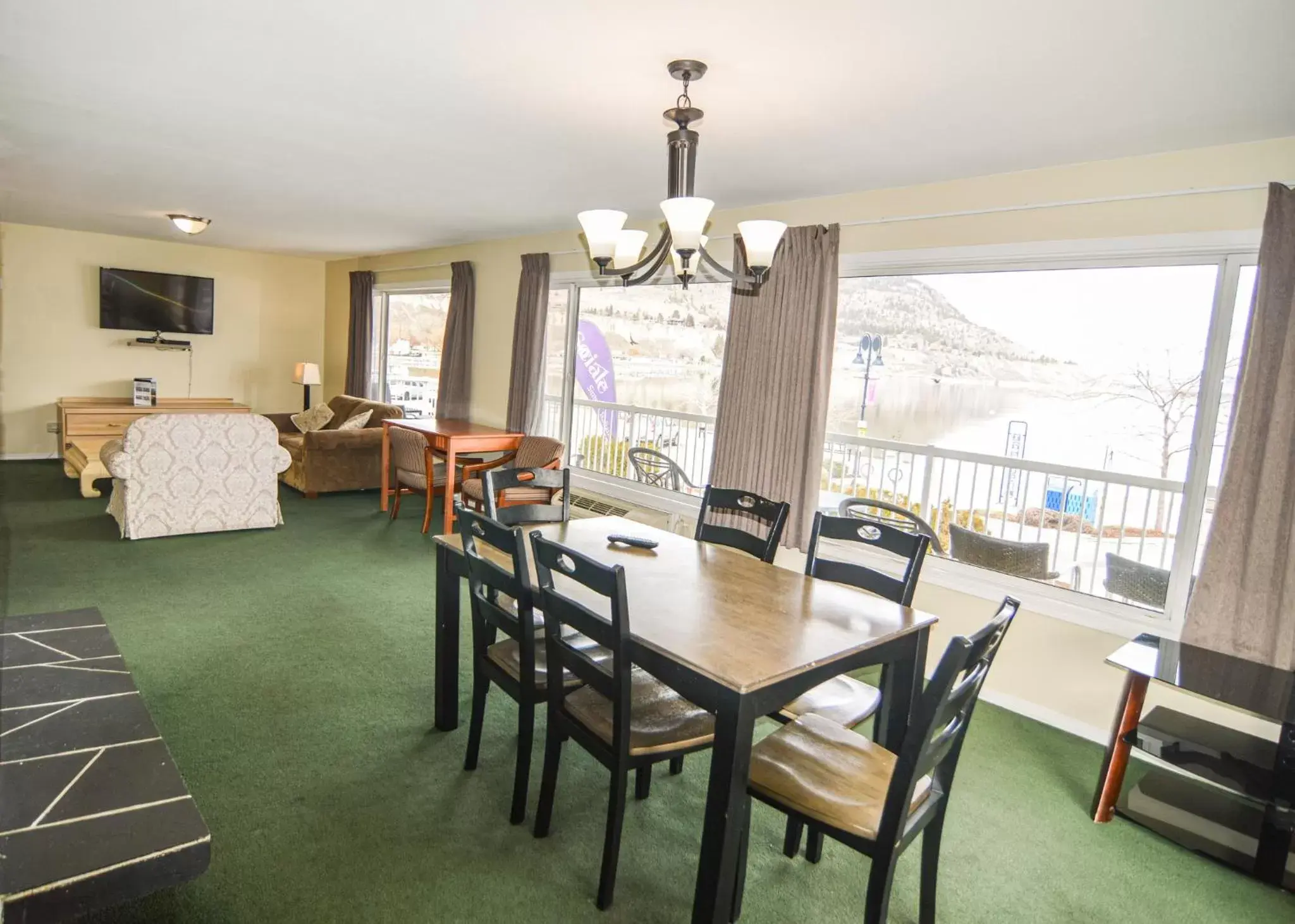 Living room, Dining Area in Shoreline Resort Condominiums