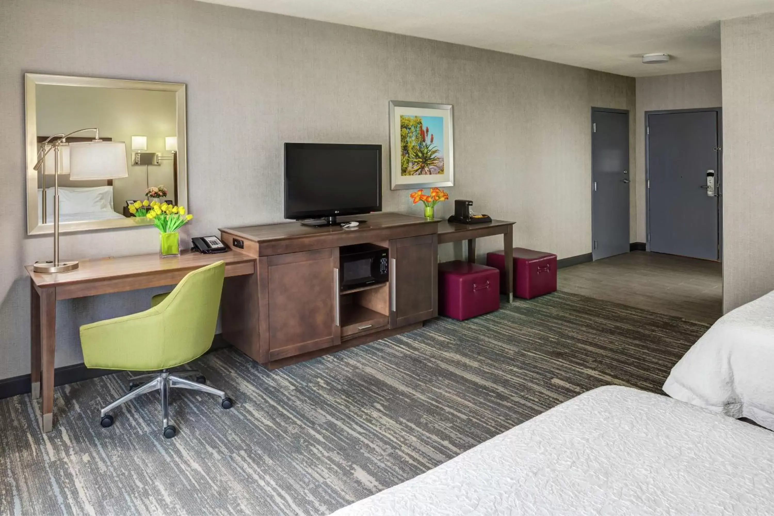 Bedroom, TV/Entertainment Center in Hampton Inn & Suites Palm Desert