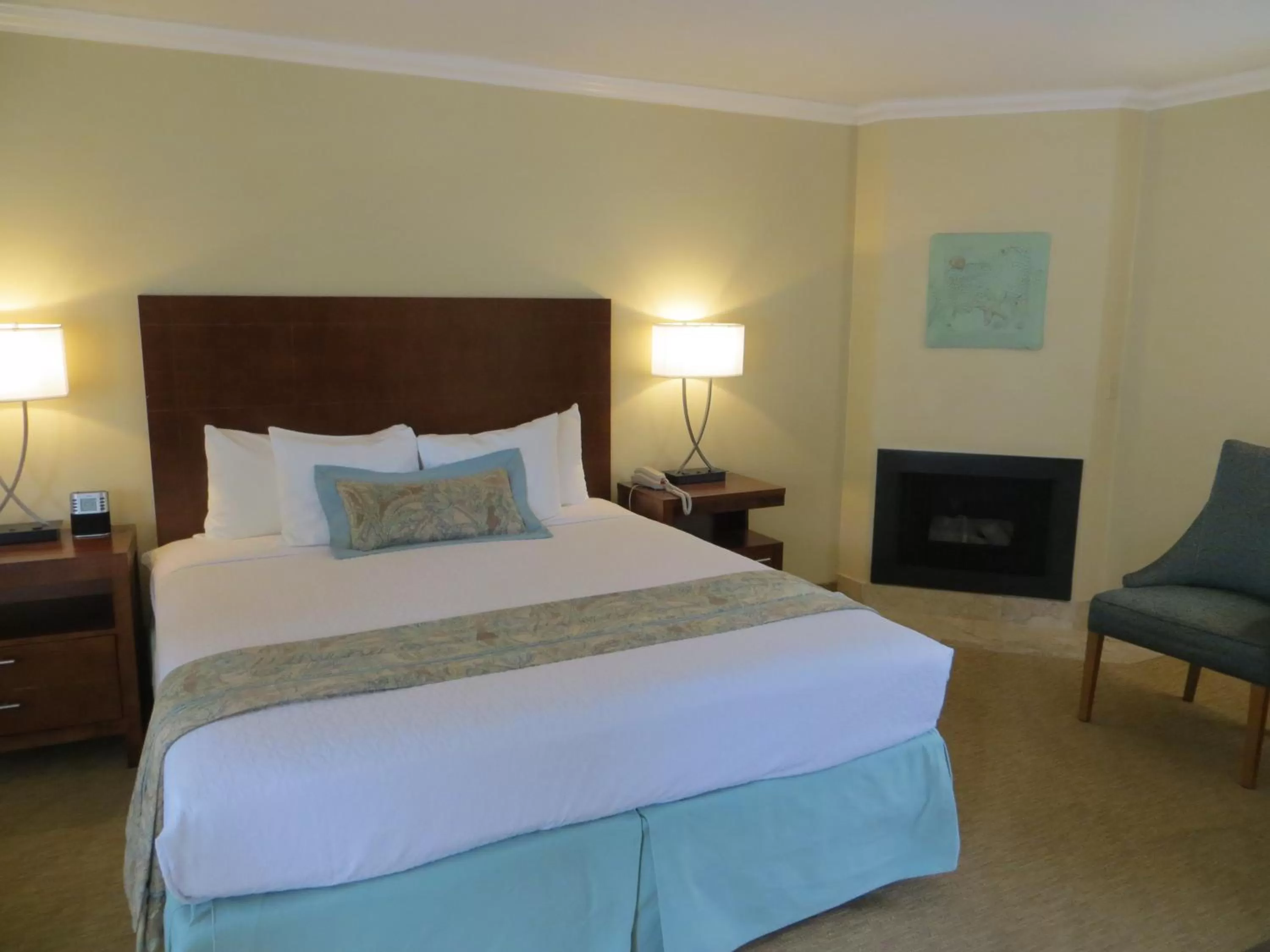 Photo of the whole room, Bed in Carmel Bay View Inn