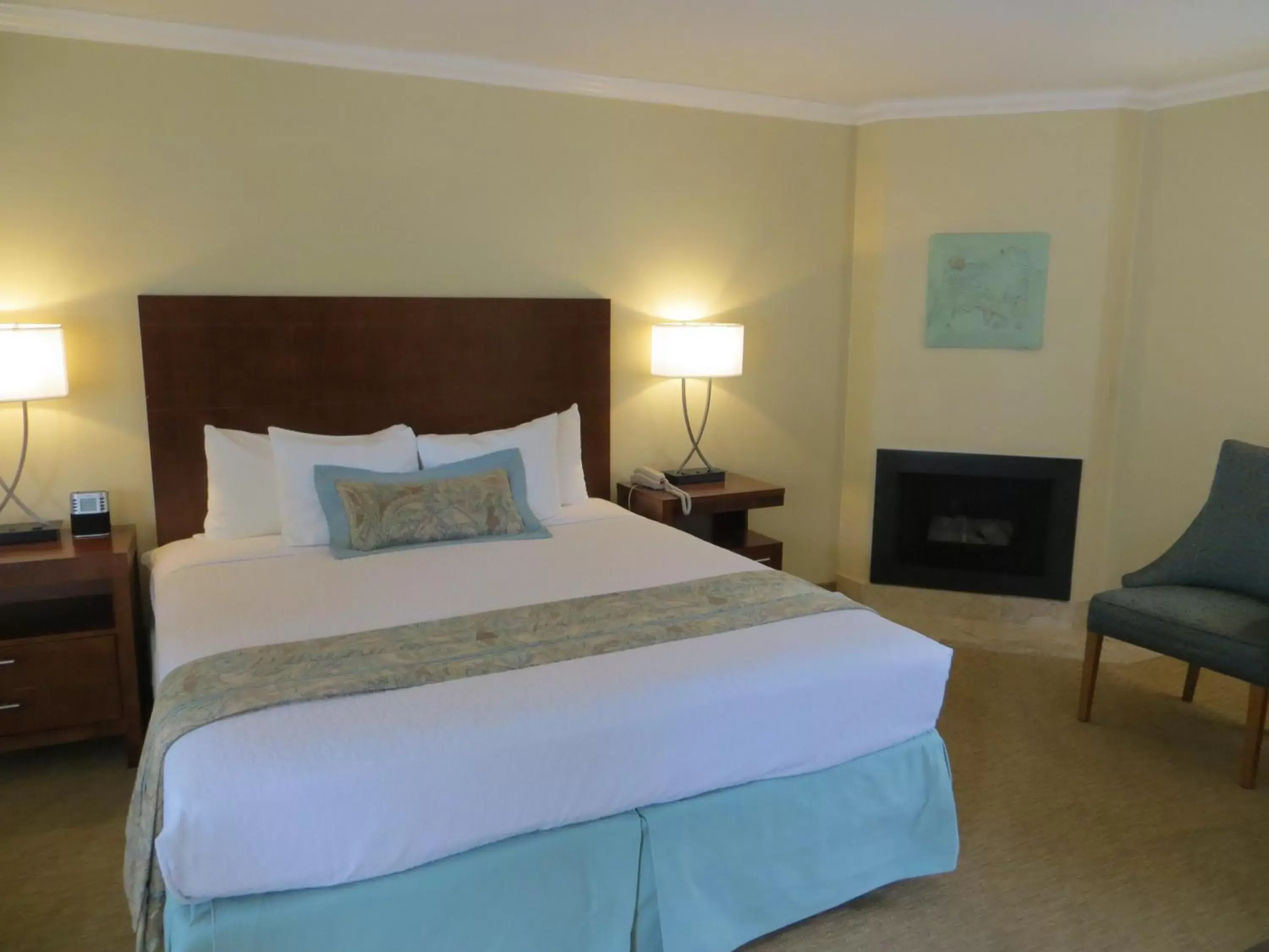 Photo of the whole room, Bed in Carmel Bay View Inn Photo of the whole room, Bed in Carmel Bay View Inn