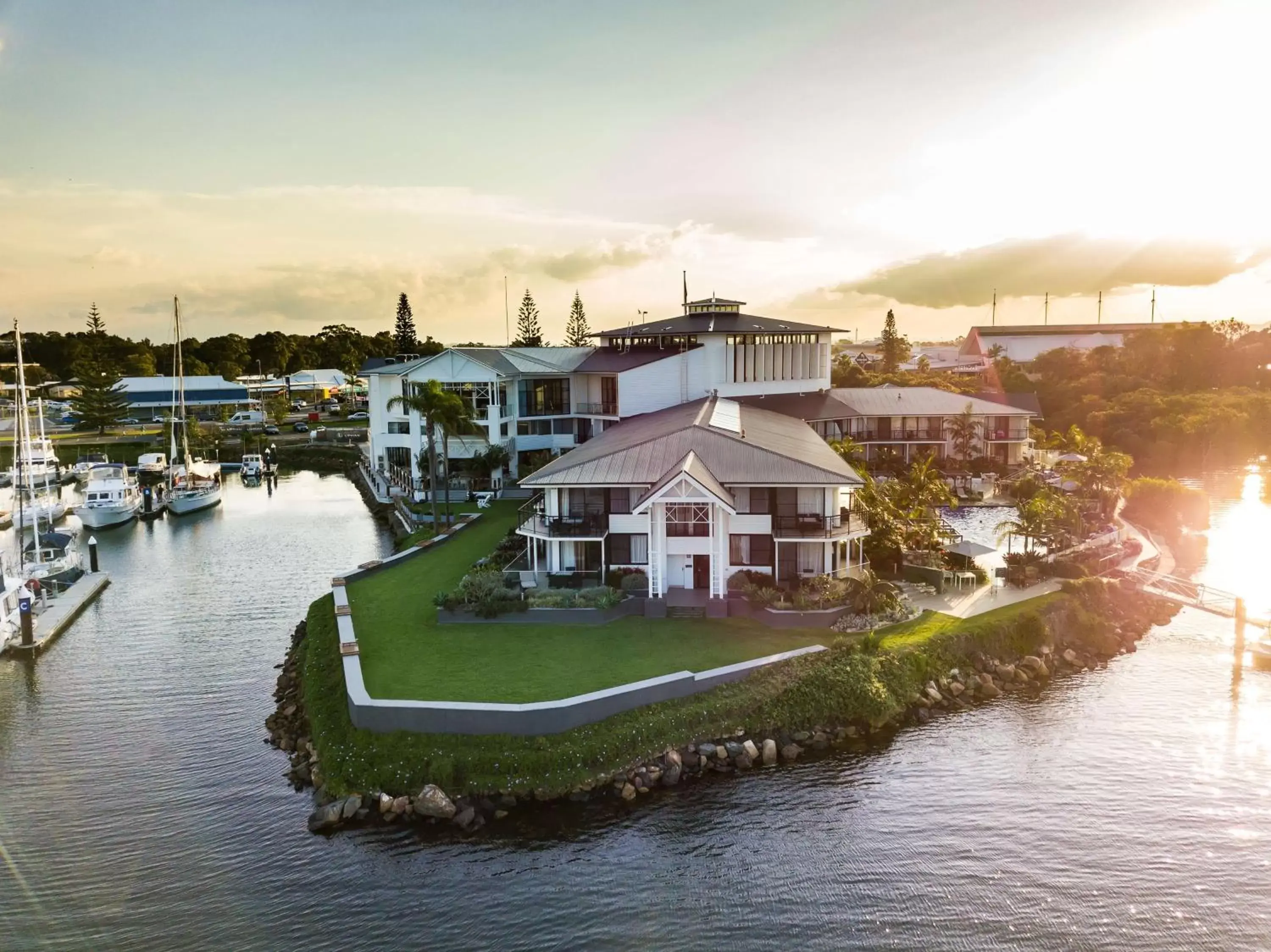 Property building in Sails Port Macquarie by Rydges