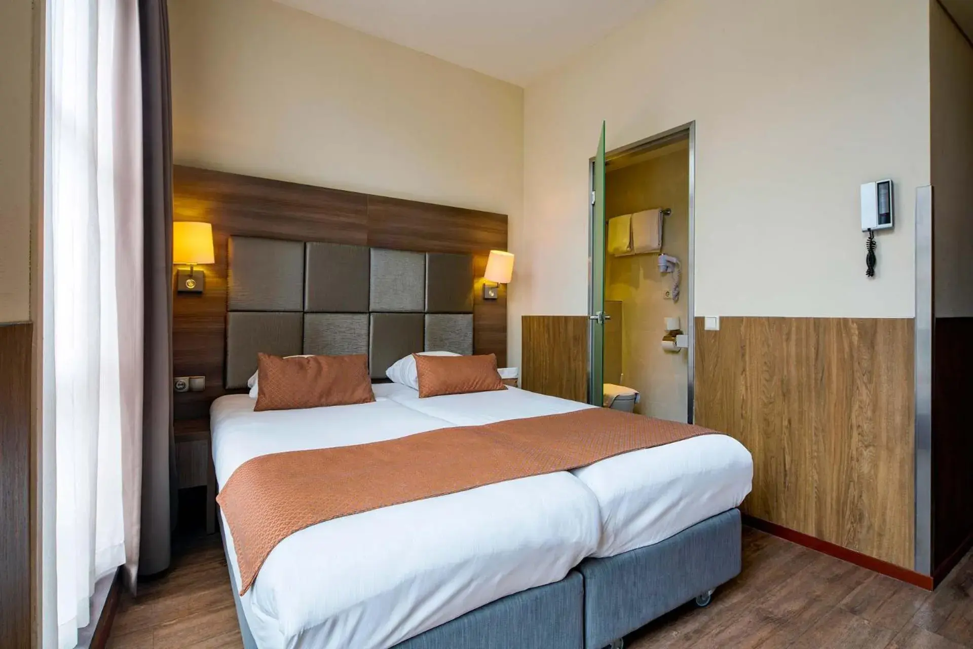 Bed in OZO Hotels Cordial Amsterdam Bed in OZO Hotels Cordial Amsterdam