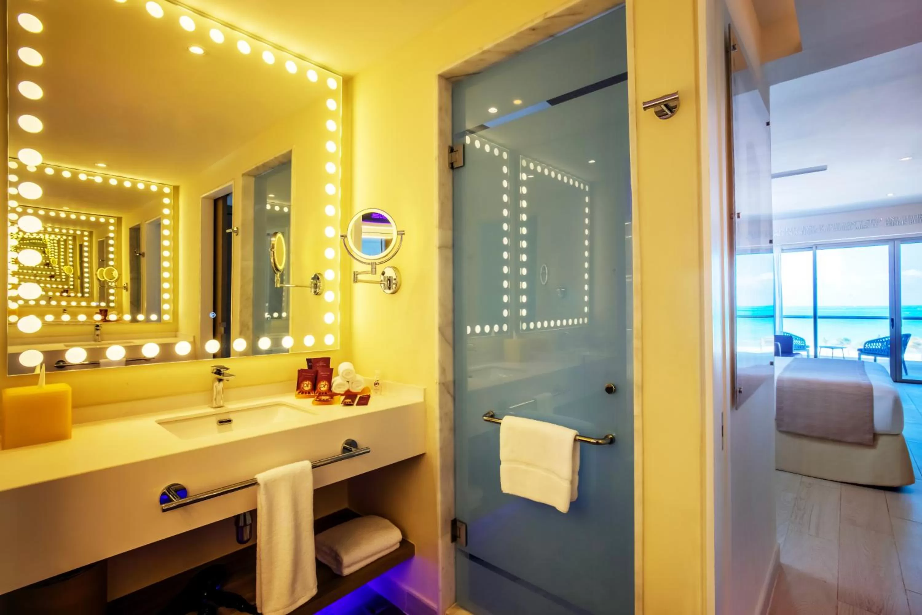 Bathroom, Bed in Planet Hollywood Cancun by Royalton, An Autograph Collection All-Inclusive Resort
