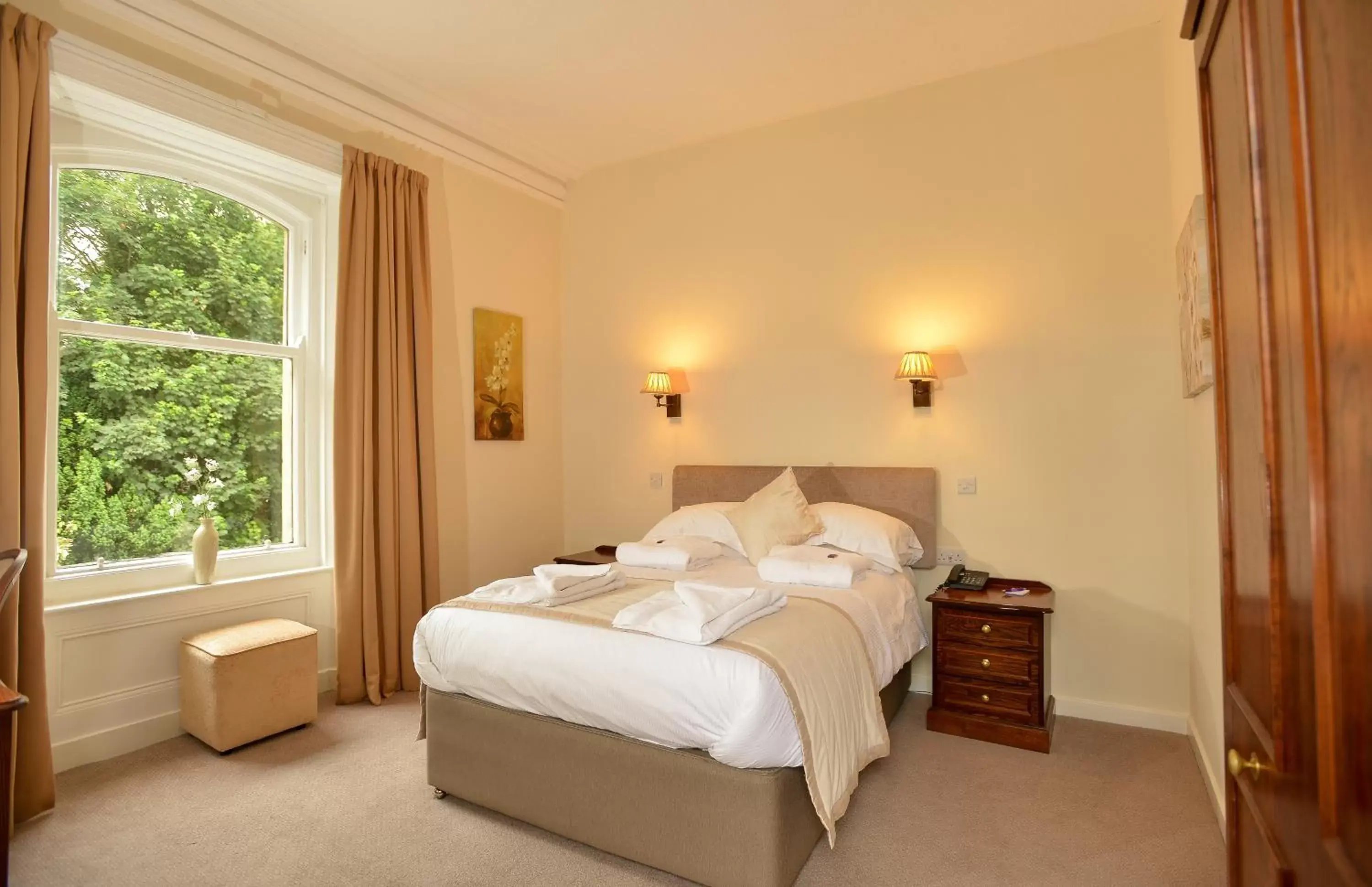 Bed, Room Photo in Steeton Hall Hotel & Restaurant