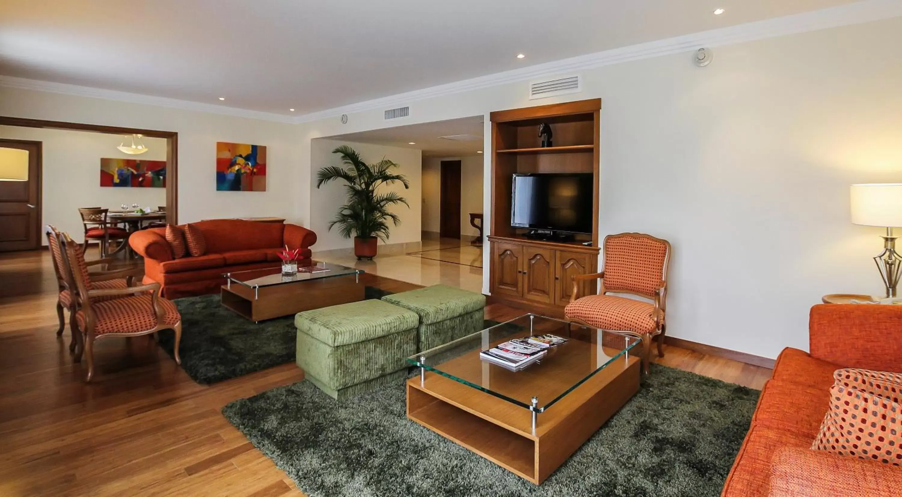 Photo of the whole room, Seating Area in Hotel Intercontinental Cali, an IHG Hotel