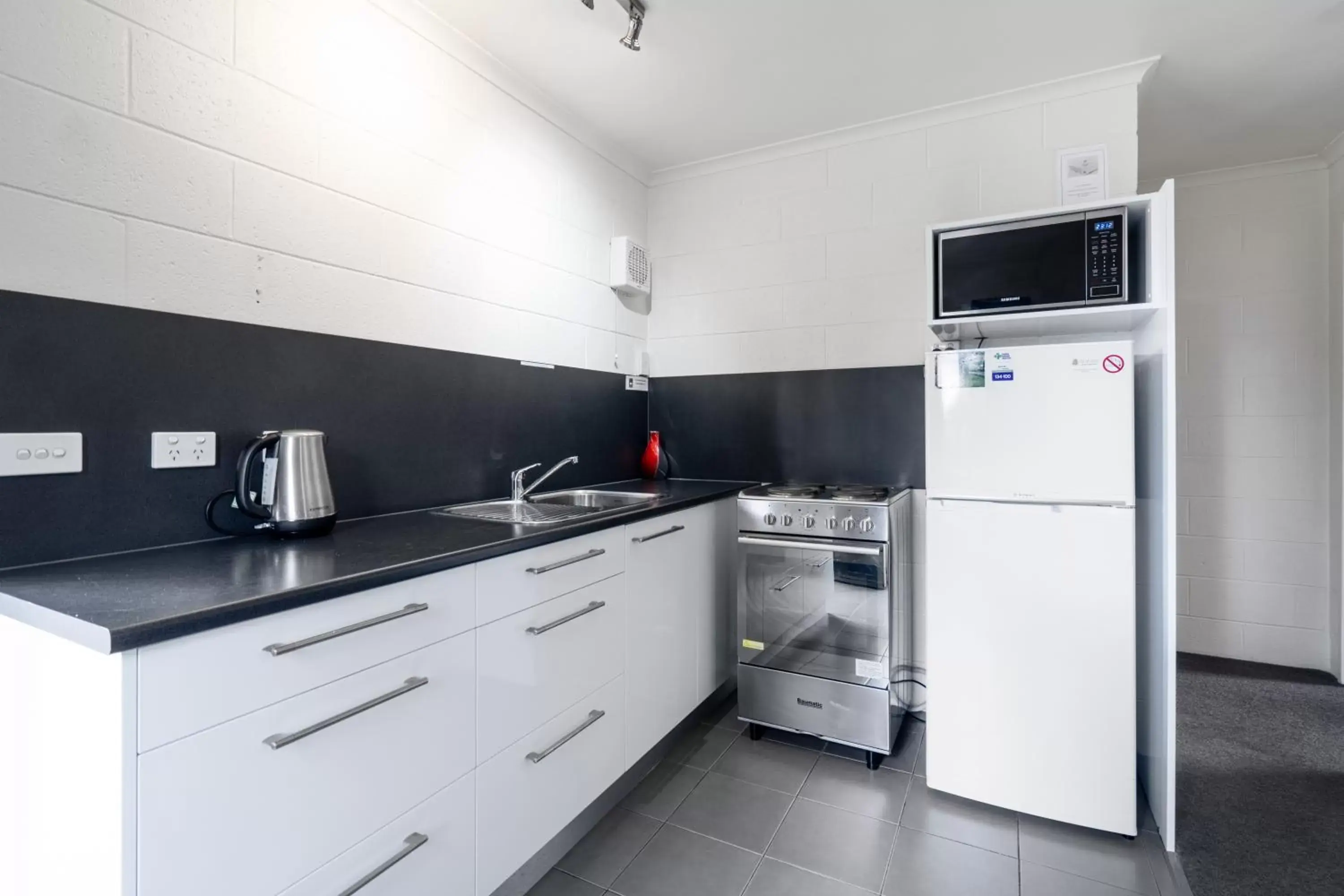 Kitchen or kitchenette, Kitchen/Kitchenette in Graham Apartments