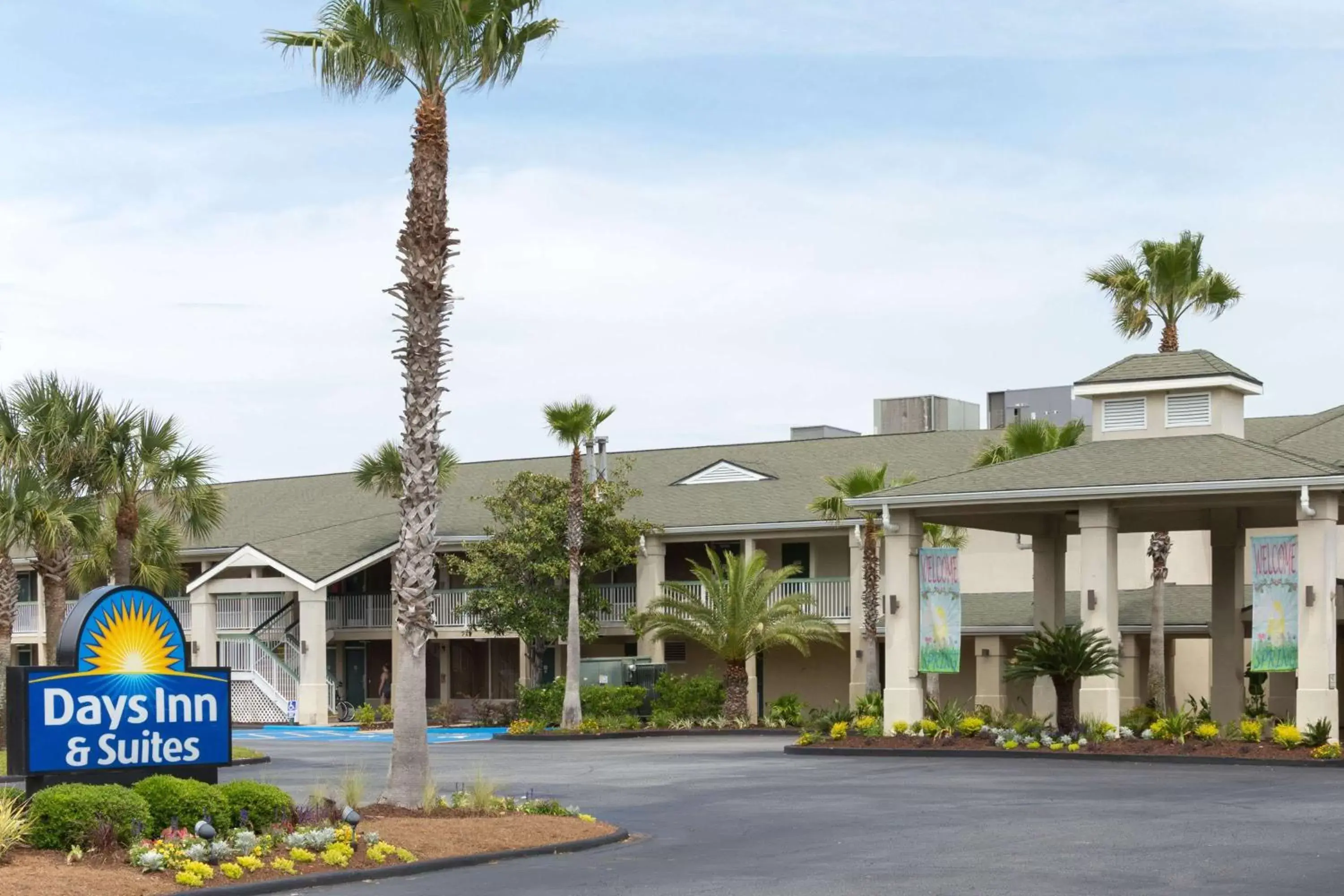 Property Building in Days Inn & Suites by Wyndham Jekyll Island