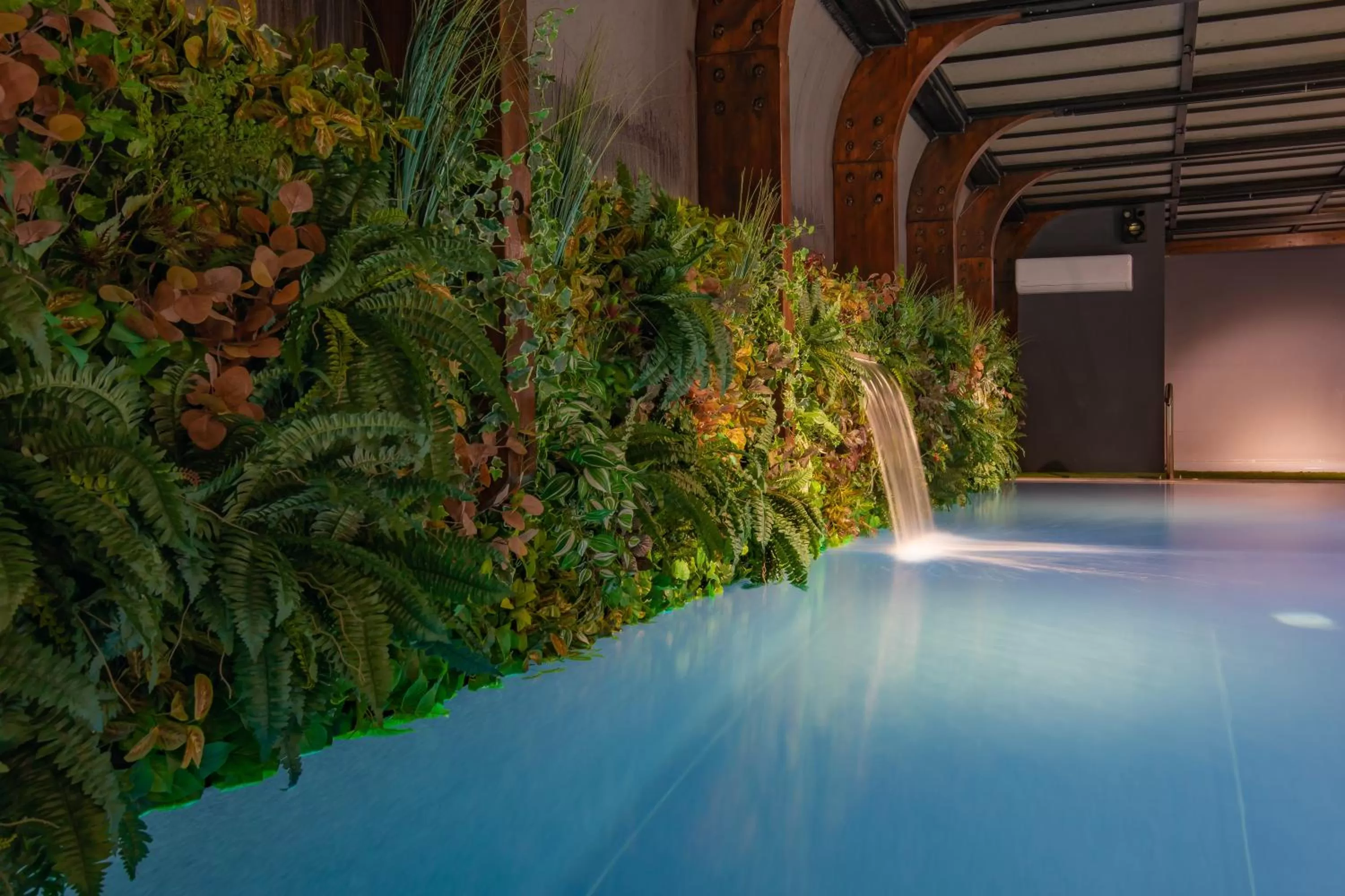 Swimming pool in Well Hotel & Spa