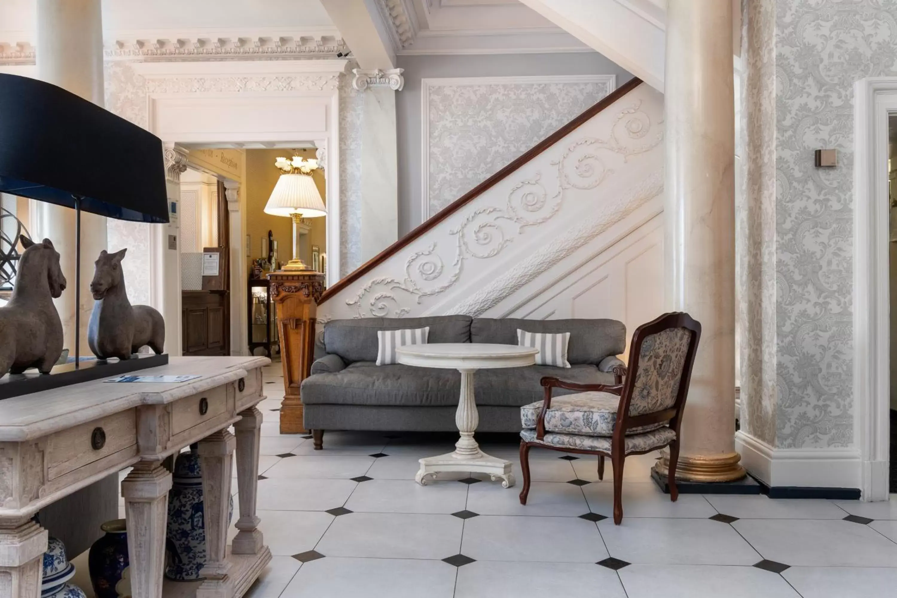 Living room, Seating Area in Imperial Hotel