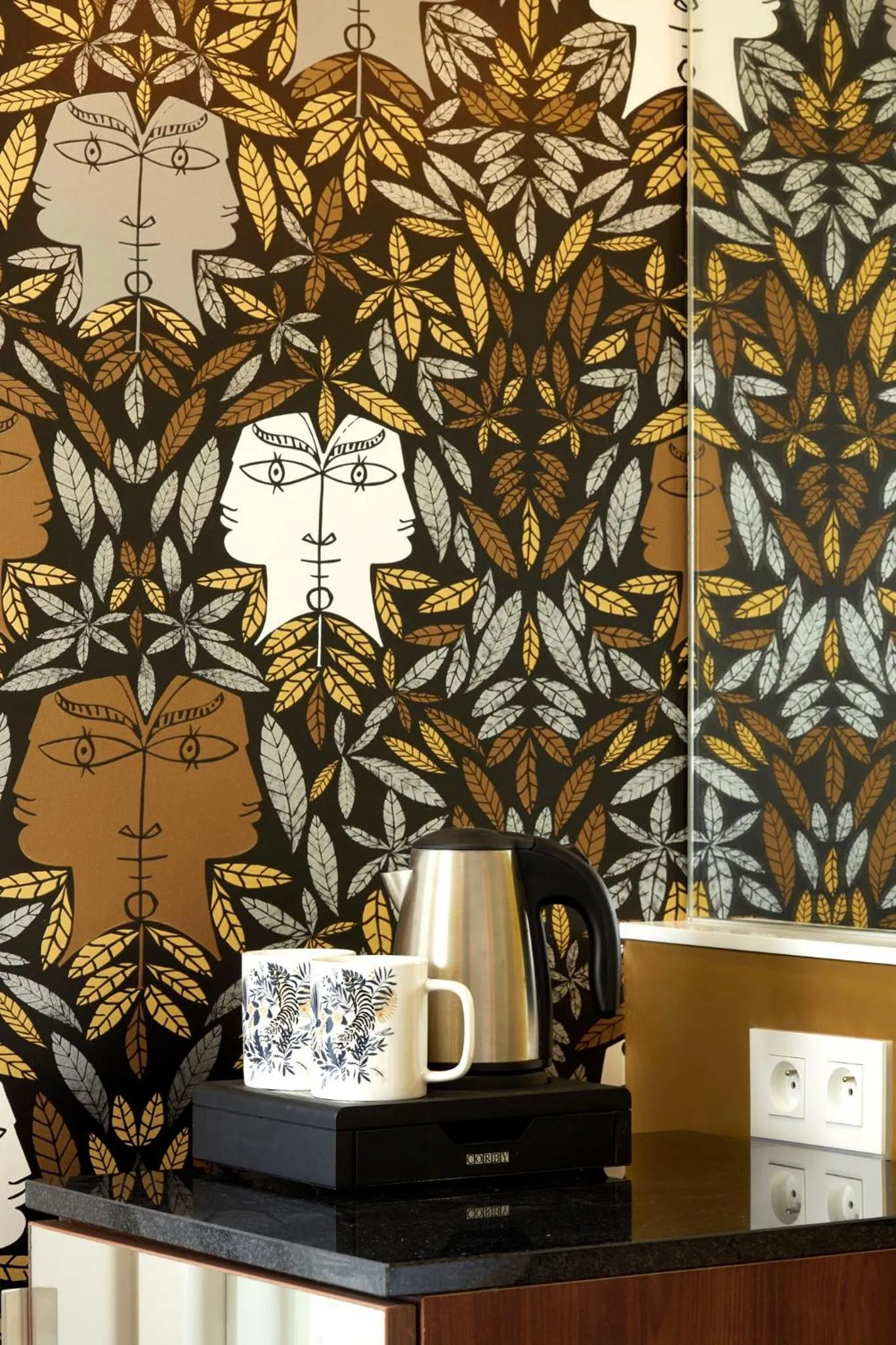 Coffee/tea facilities in Montparnasse Daguerre