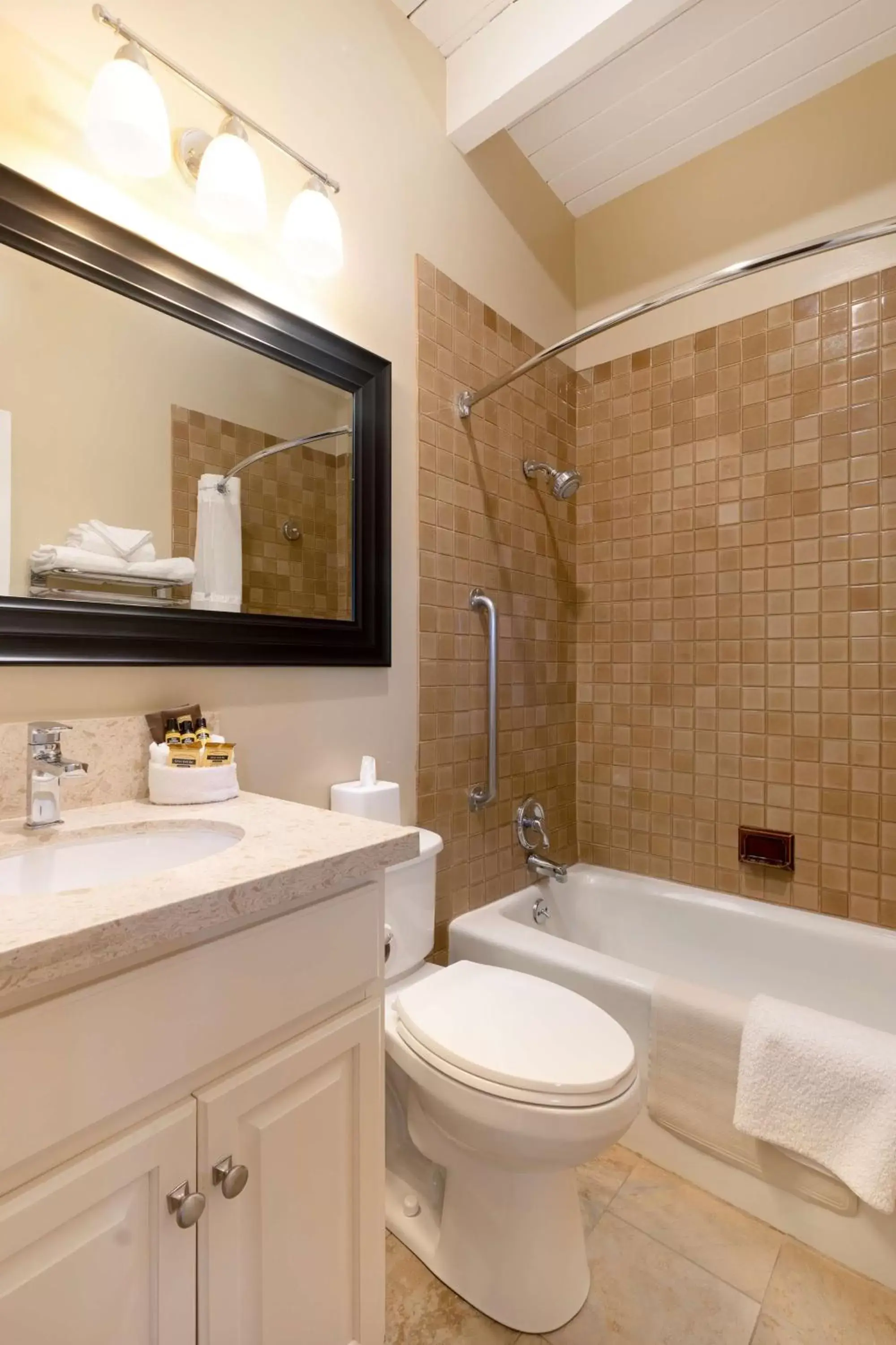 Photo of the whole room, Bathroom in Best Western Plus Santa Barbara