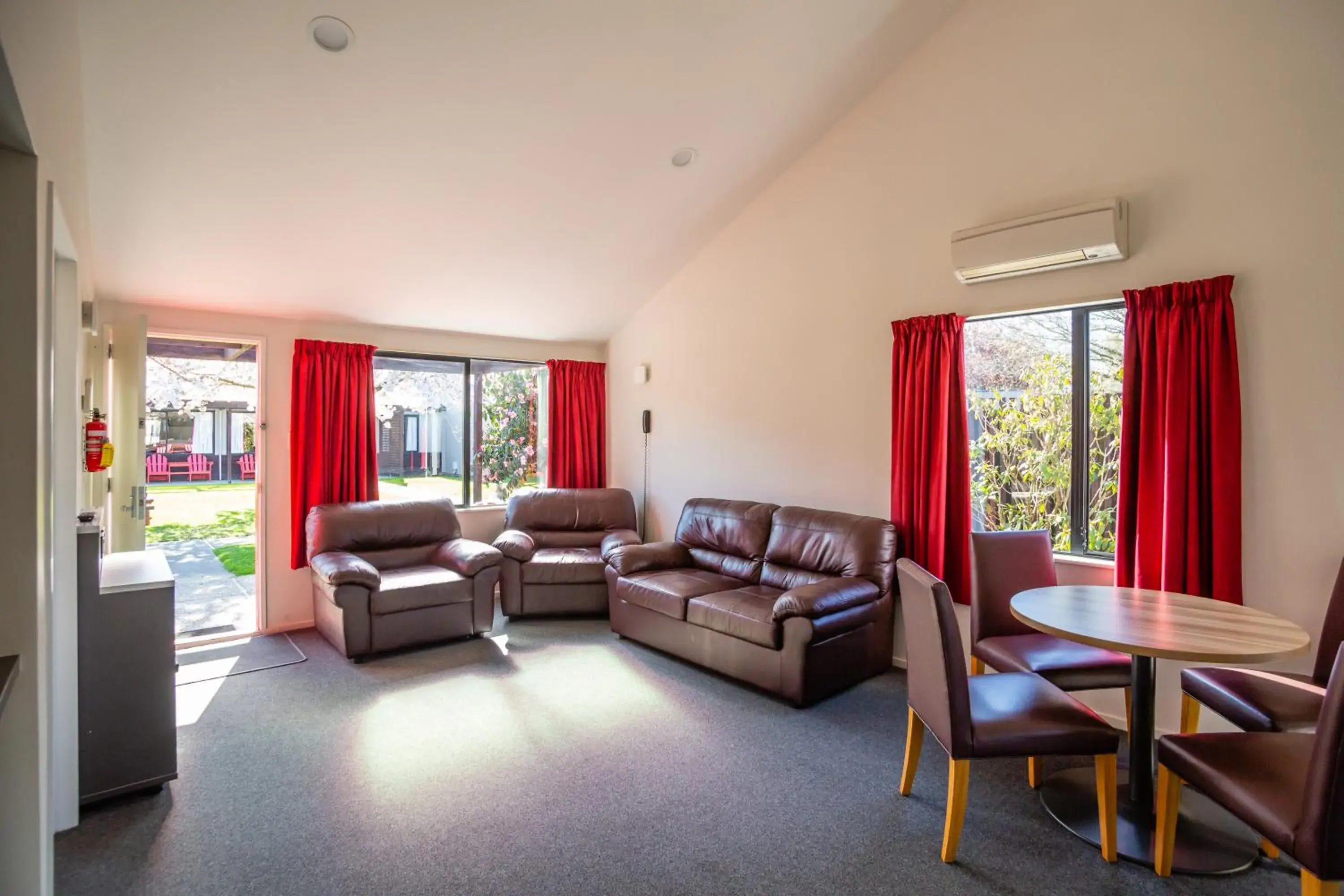 Living room, Seating Area in Christchurch Park Motel