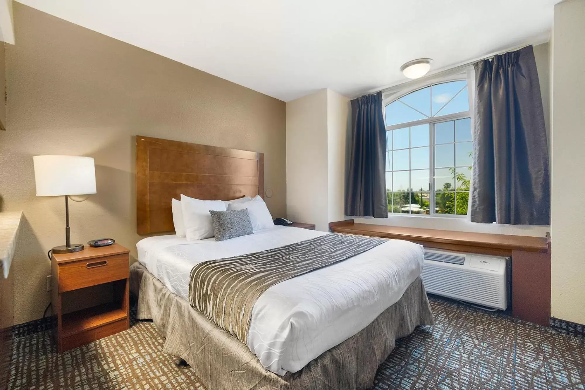 Bed in SureStay Plus Hotel by Best Western Rocklin