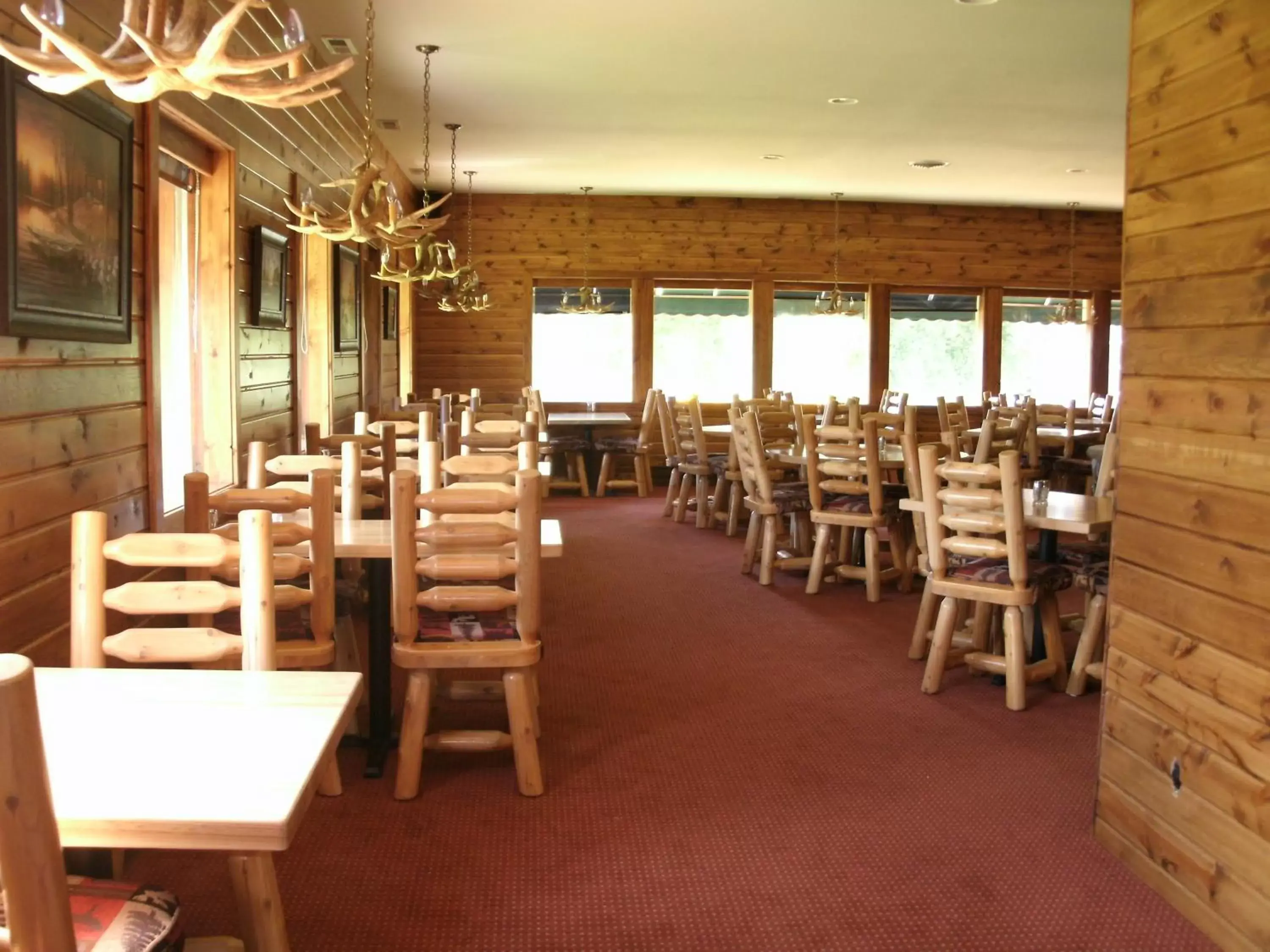 Restaurant/Places to Eat in Eagle River Inn and Resort
