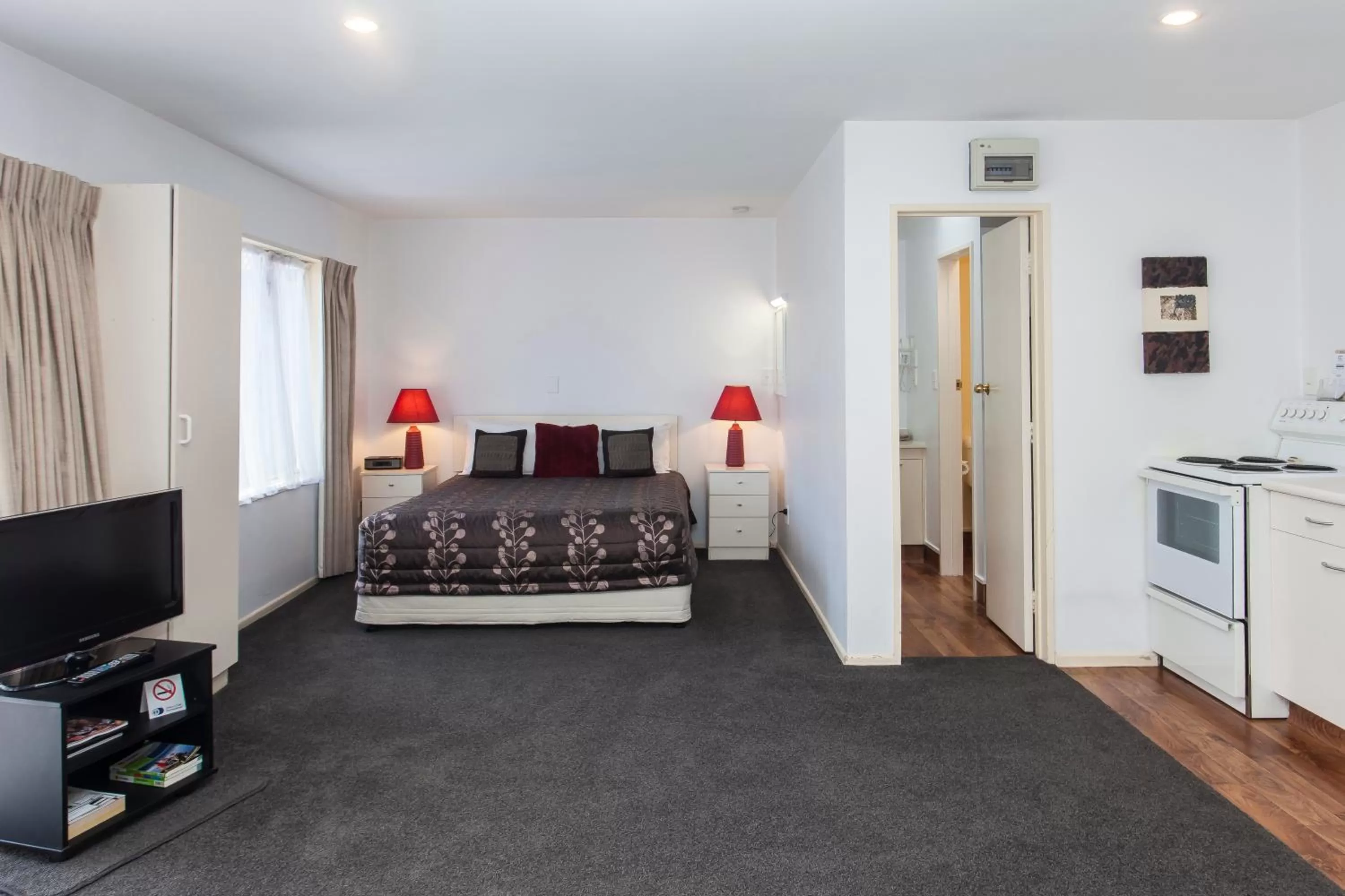 Photo of the whole room, Bed in Casino Court Motor Lodge