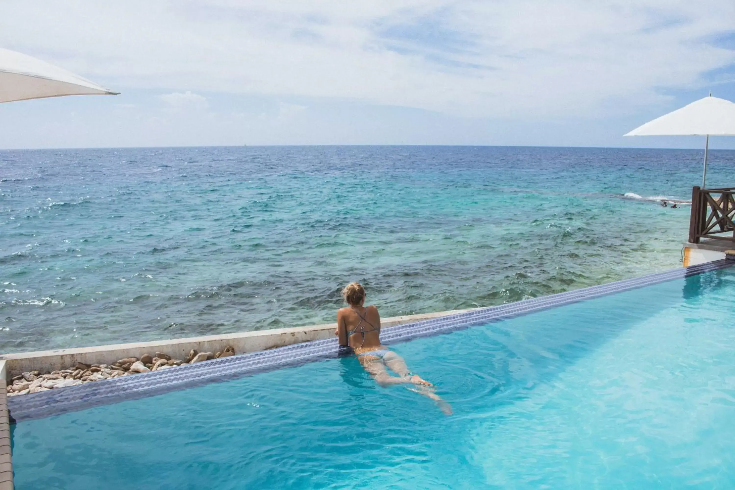 Swimming pool in Scuba Lodge & Suites